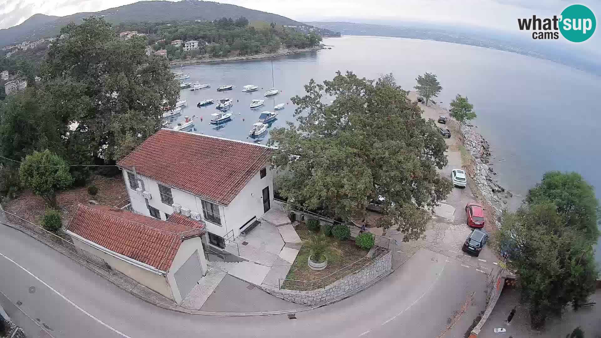 Spletna kamera pristanišče Ika – Pogled v živo na pristanišče in luči Opatije