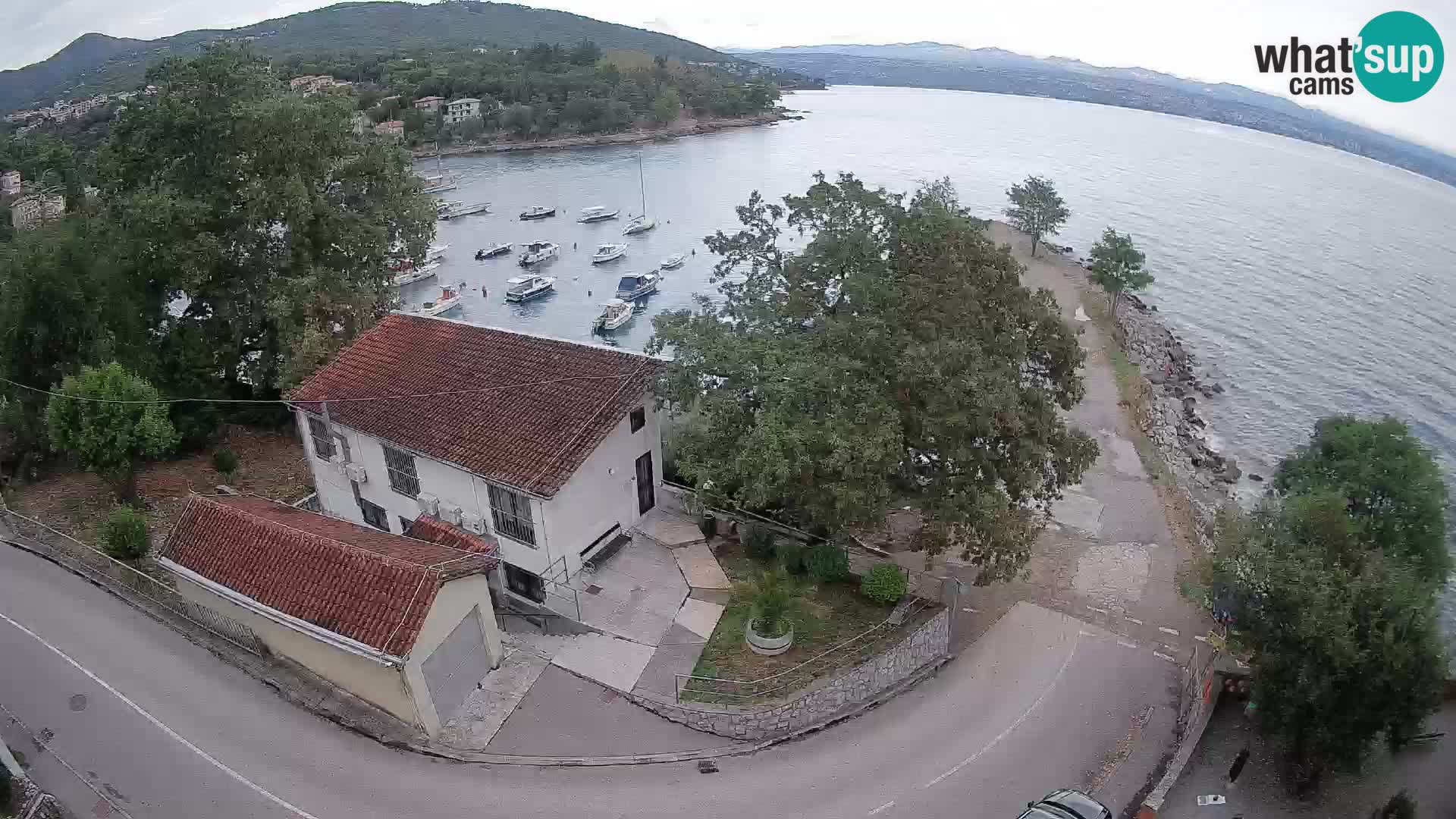 Web kamera luka Ika – Pogled uživo na luku i svjetla Opatije