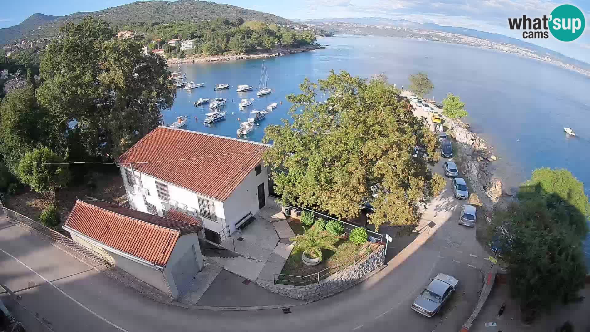 Spletna kamera pristanišče Ika – Pogled v živo na pristanišče in luči Opatije