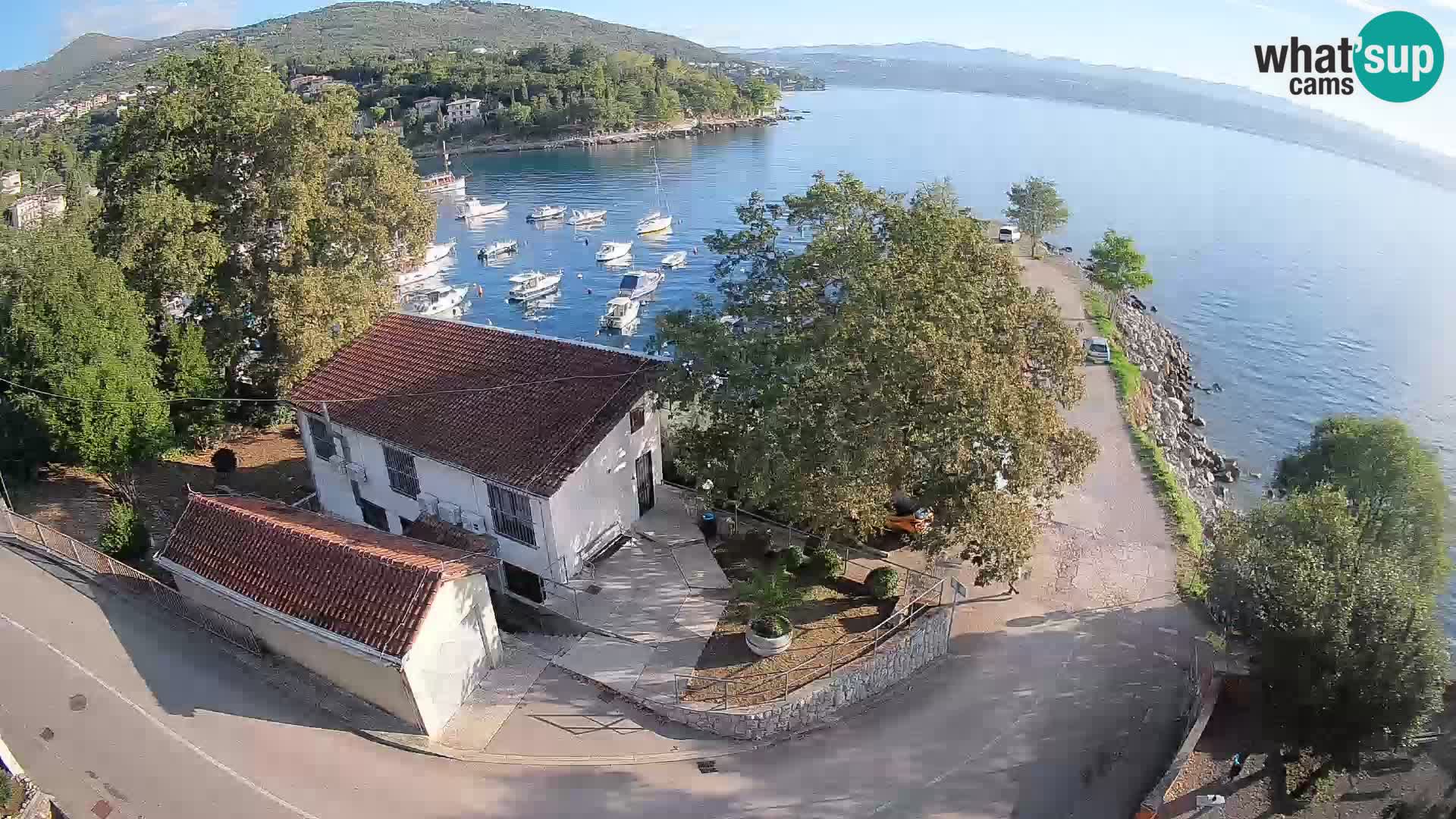 Spletna kamera pristanišče Ika – Pogled v živo na pristanišče in luči Opatije
