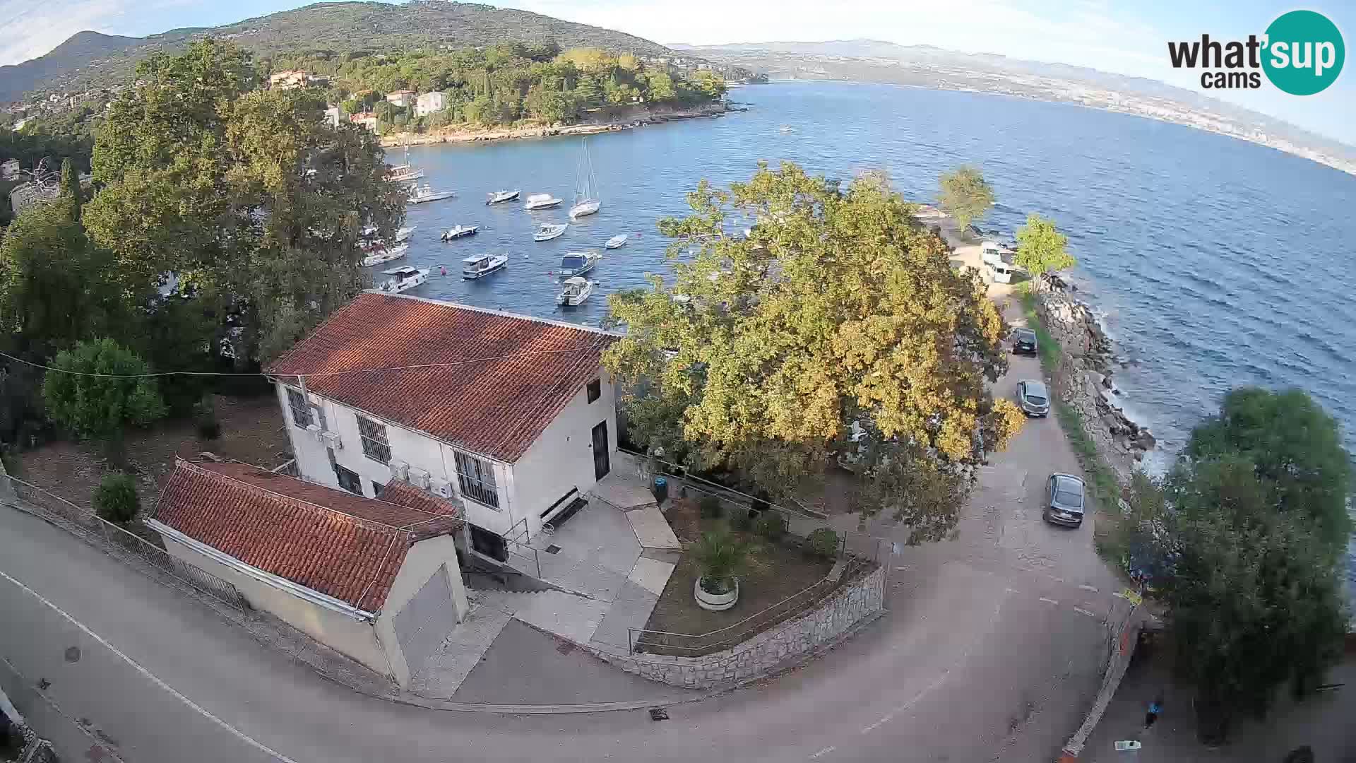 Spletna kamera pristanišče Ika – Pogled v živo na pristanišče in luči Opatije