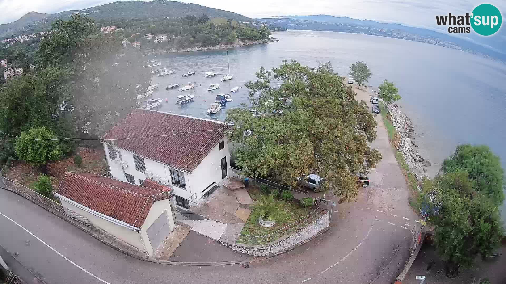 Web kamera luka Ika – Pogled uživo na luku i svjetla Opatije