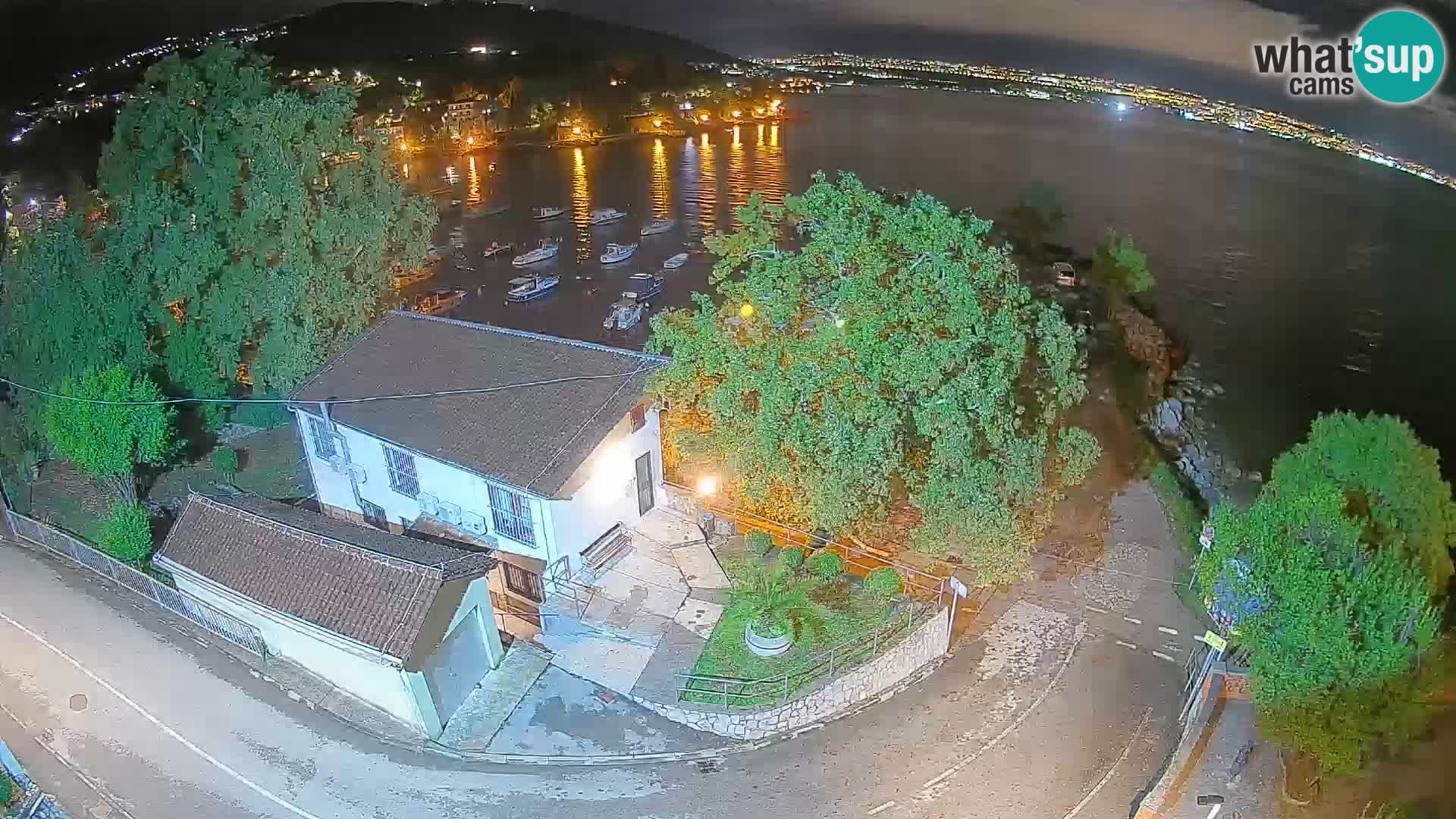 Web kamera luka Ika – Pogled uživo na luku i svjetla Opatije
