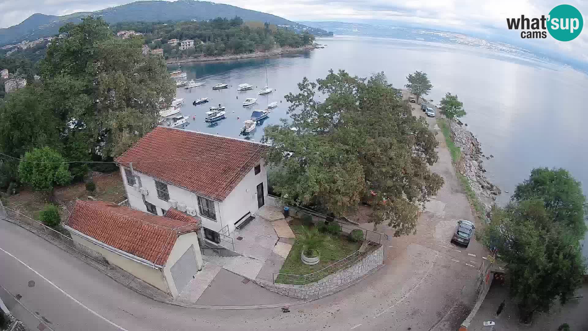 Spletna kamera pristanišče Ika – Pogled v živo na pristanišče in luči Opatije