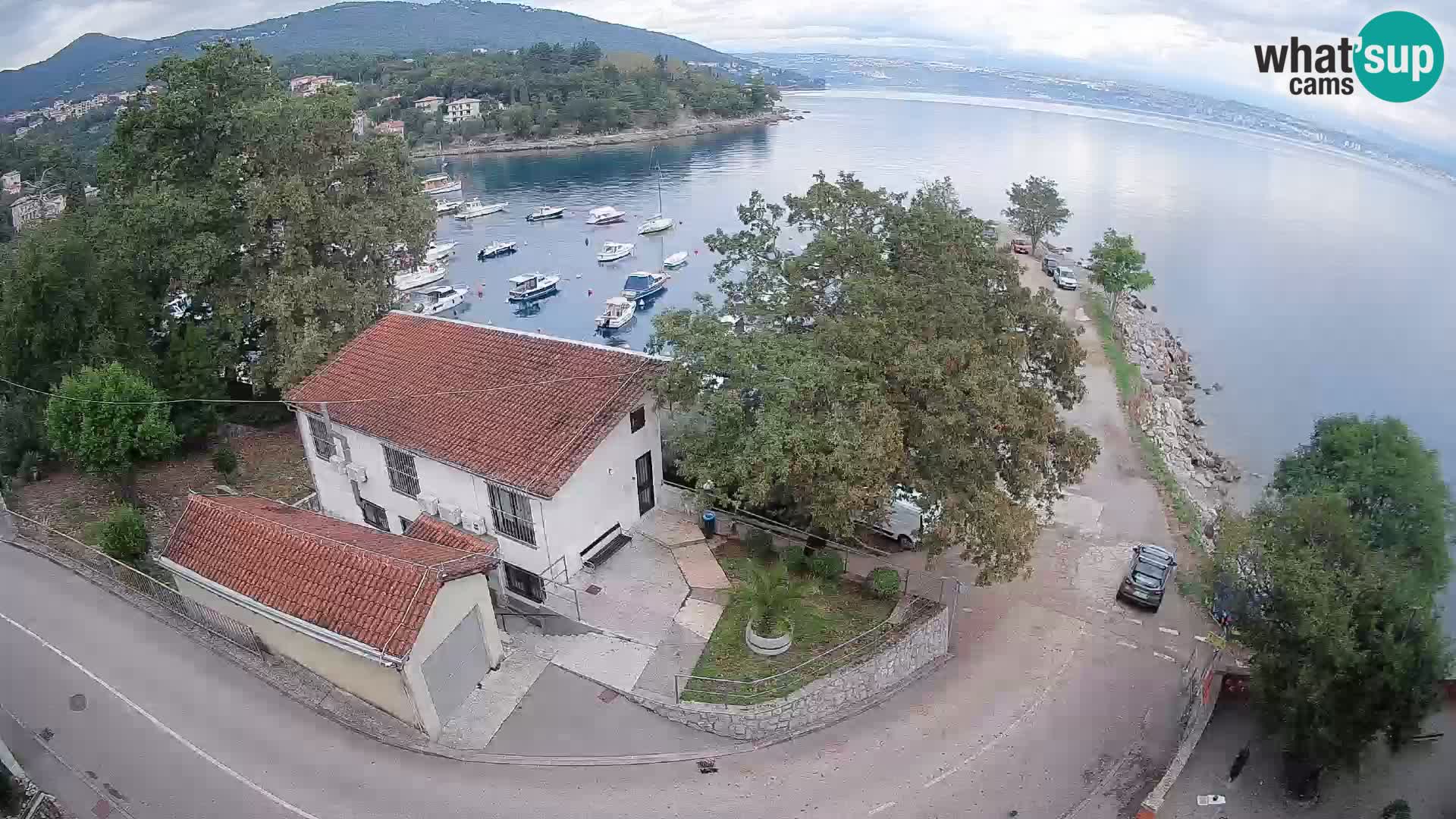 Spletna kamera pristanišče Ika – Pogled v živo na pristanišče in luči Opatije