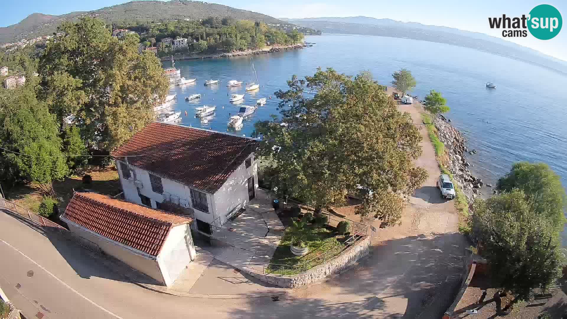 Web kamera luka Ika – Pogled uživo na luku i svjetla Opatije