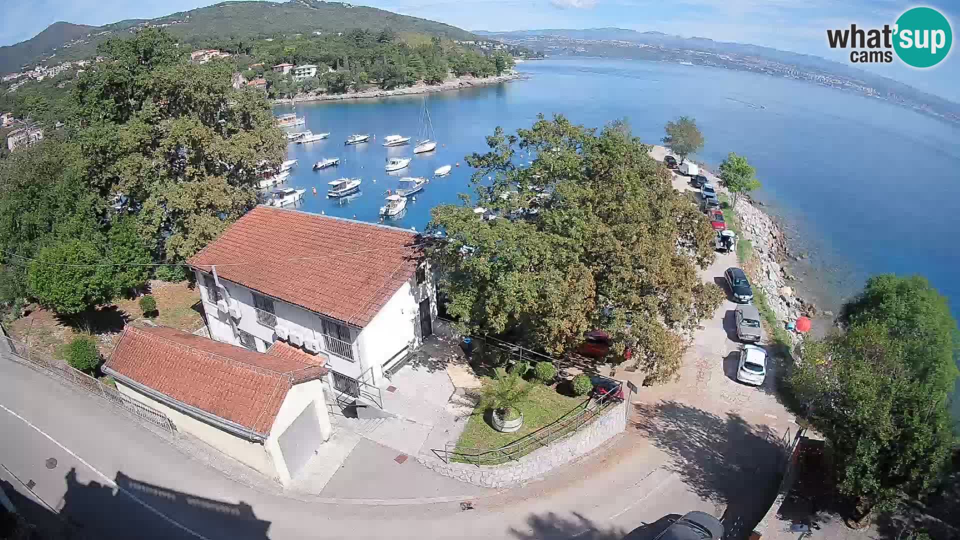 Spletna kamera pristanišče Ika – Pogled v živo na pristanišče in luči Opatije