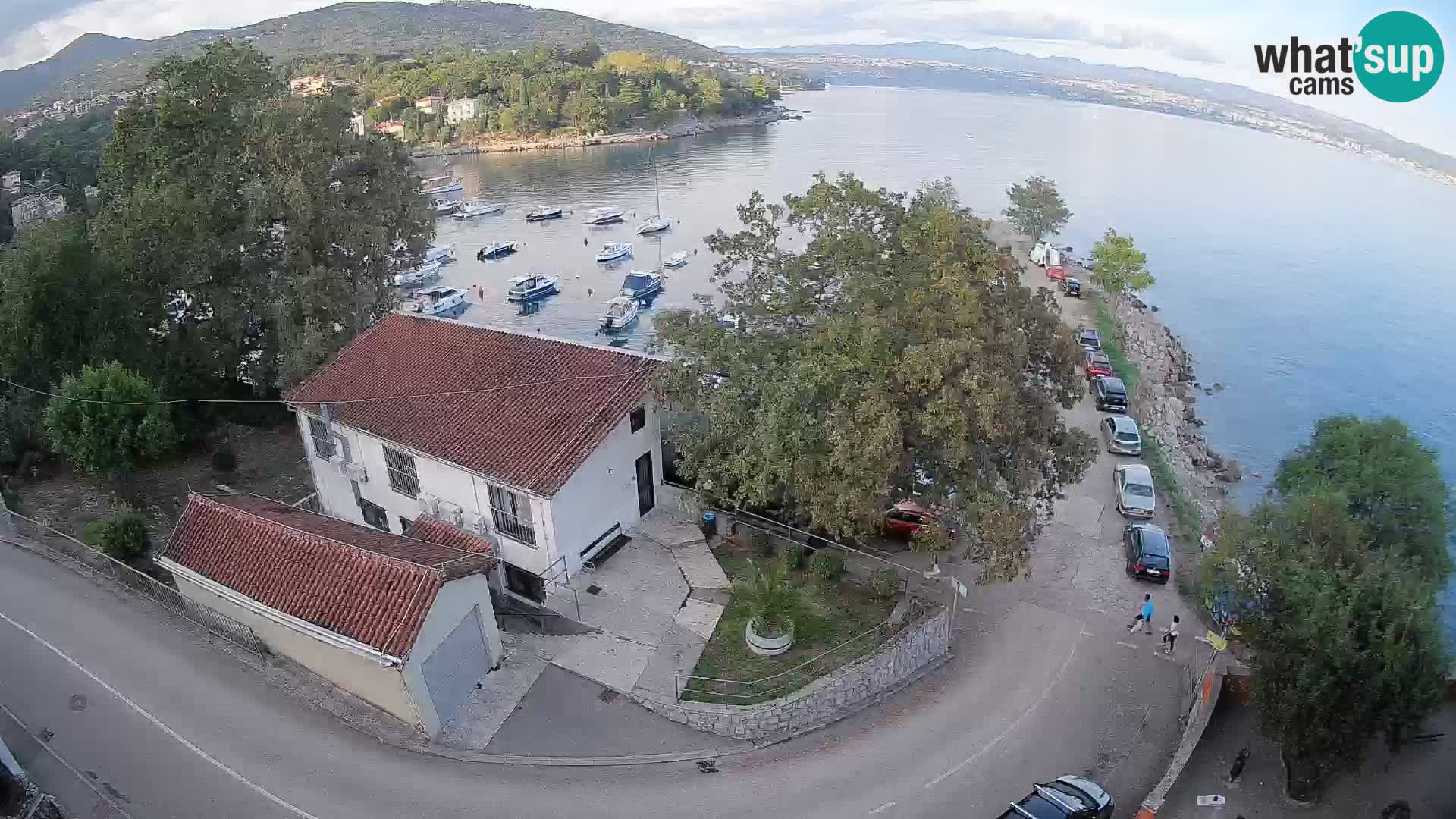 Spletna kamera pristanišče Ika – Pogled v živo na pristanišče in luči Opatije