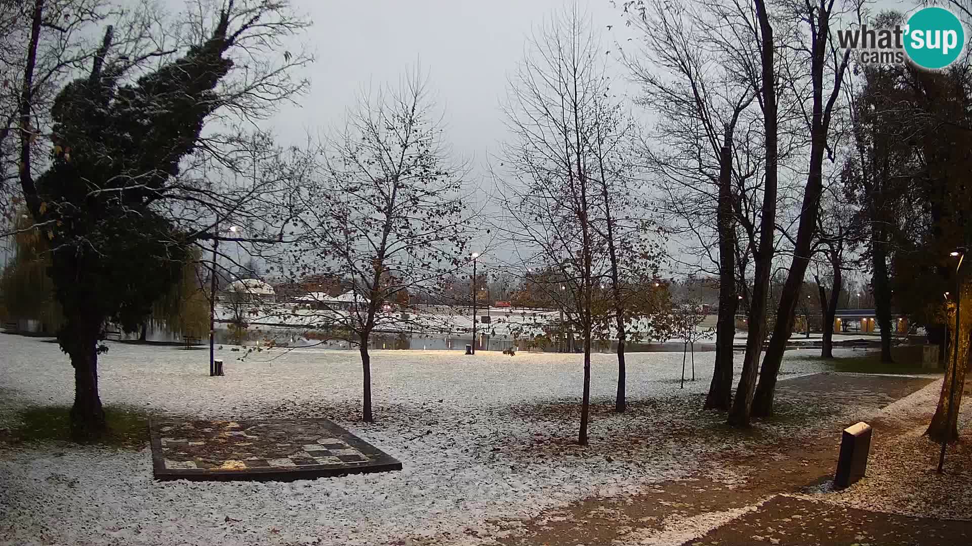 V ŽIVO Spletna kamera Karlovac – mestno kopališče Foginovo – Korana – Hrvaška