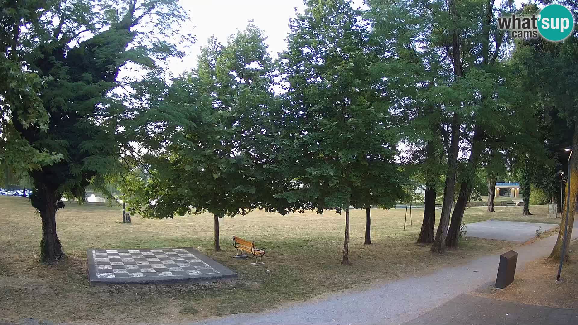 V ŽIVO Spletna kamera Karlovac – mestno kopališče Foginovo – Korana – Hrvaška