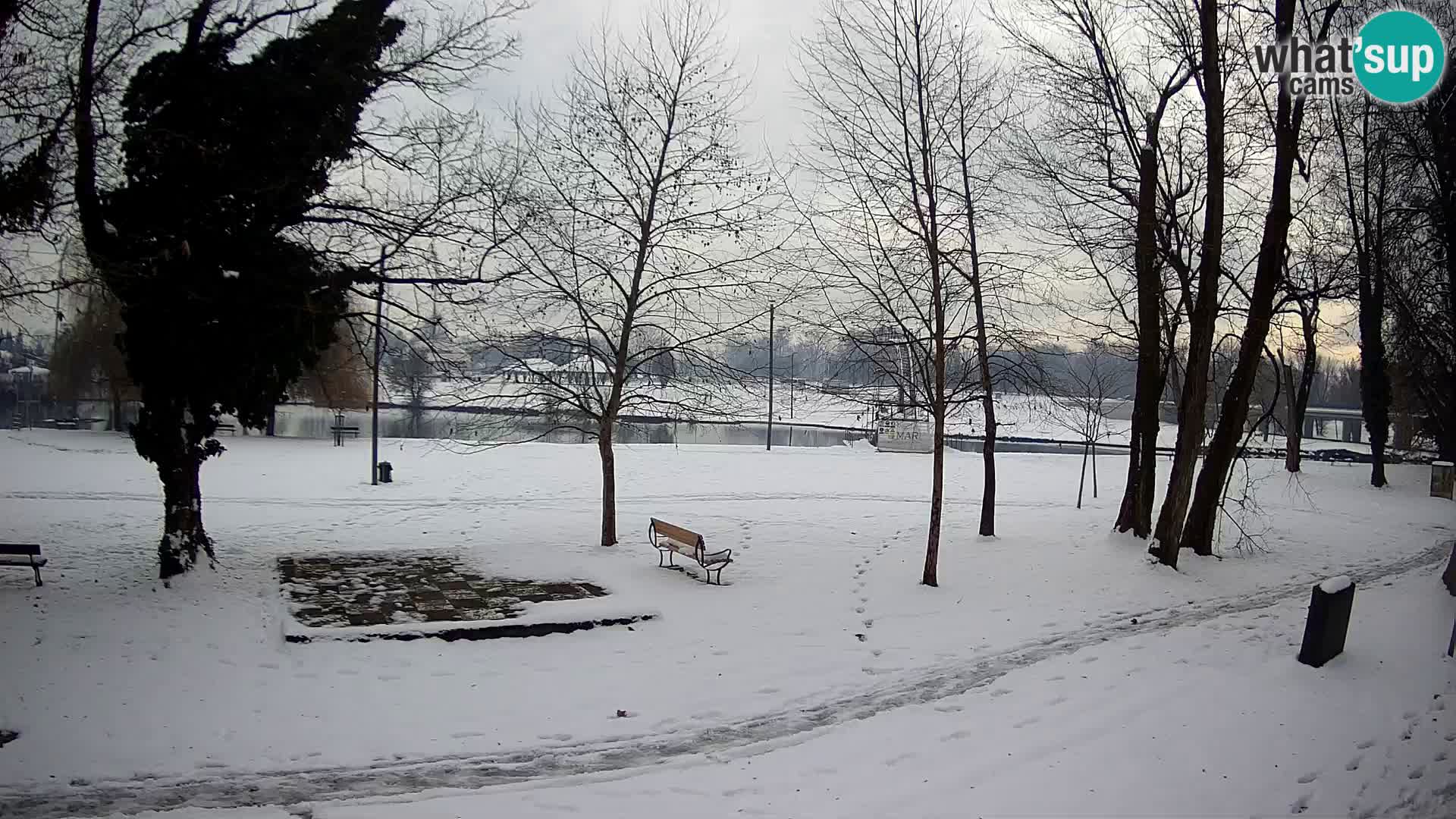 V ŽIVO Spletna kamera Karlovac – mestno kopališče Foginovo – Korana – Hrvaška