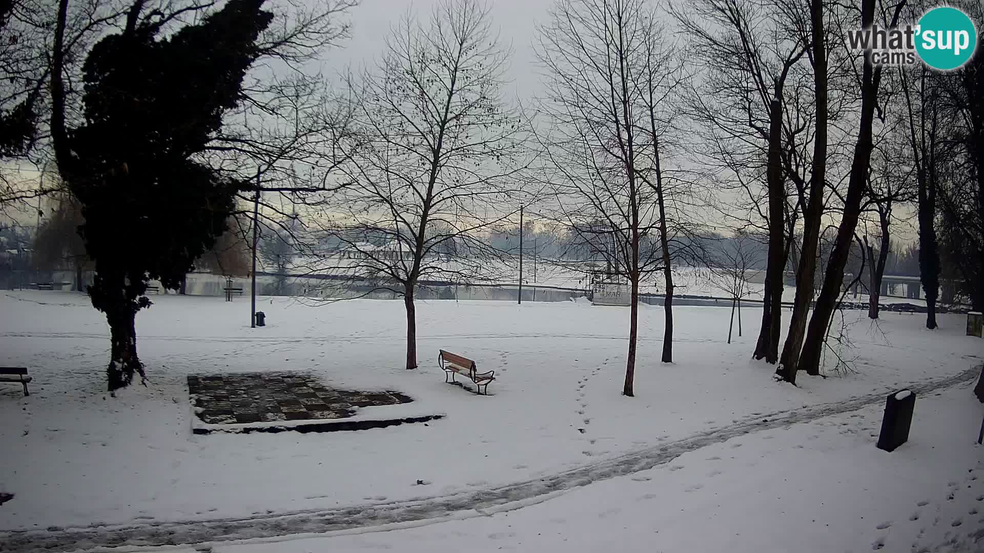 V ŽIVO Spletna kamera Karlovac – mestno kopališče Foginovo – Korana – Hrvaška