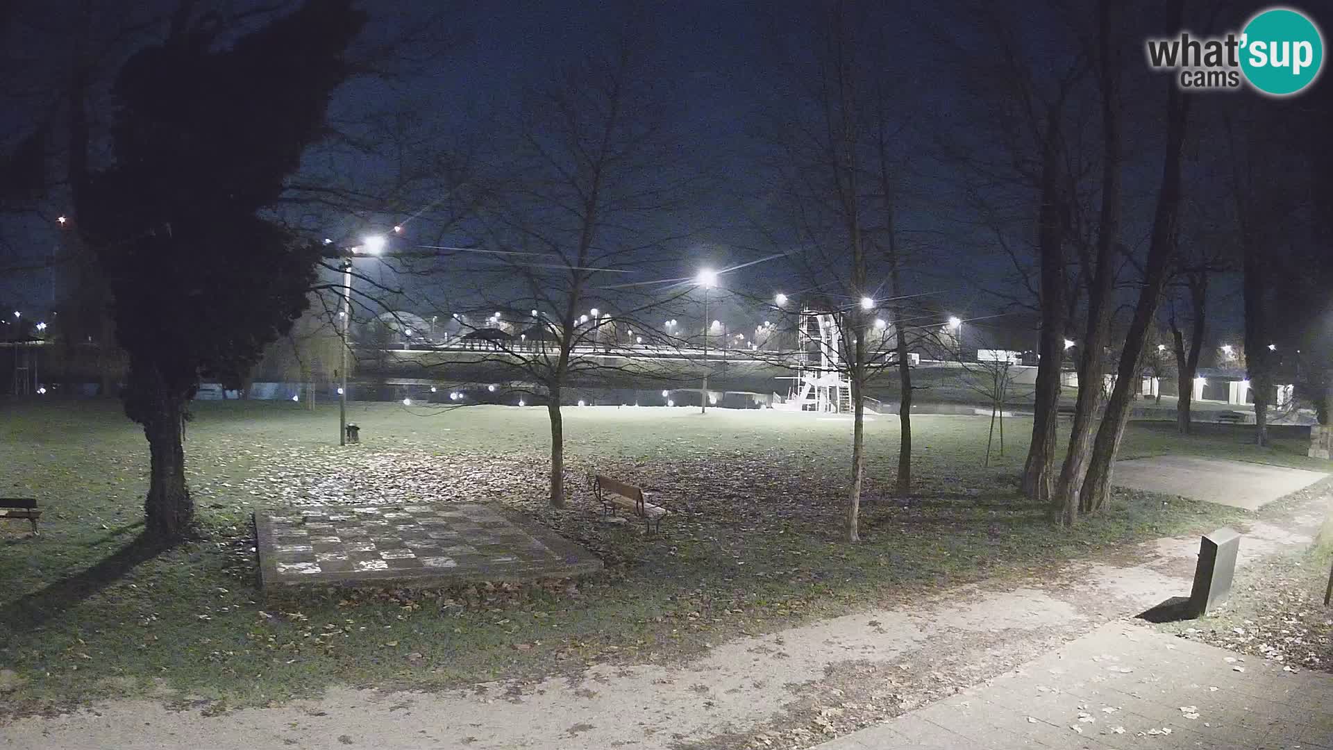 V ŽIVO Spletna kamera Karlovac – mestno kopališče Foginovo – Korana – Hrvaška