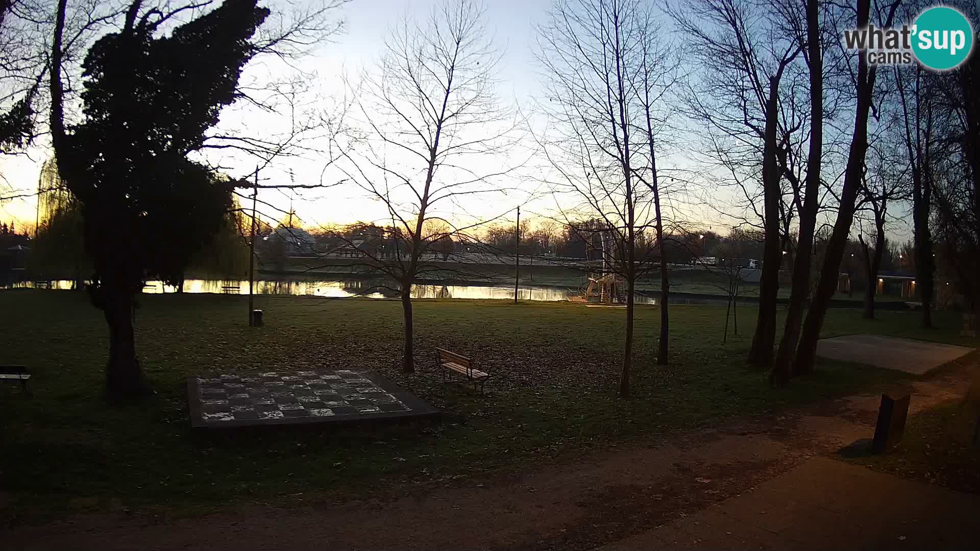 V ŽIVO Spletna kamera Karlovac – mestno kopališče Foginovo – Korana – Hrvaška