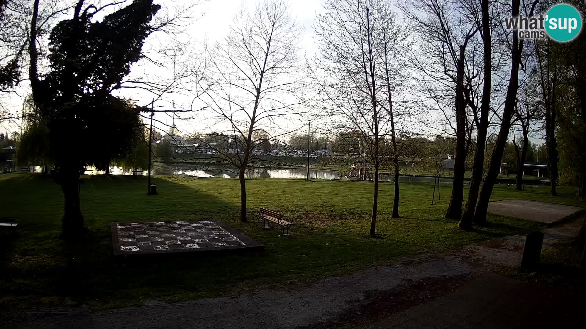 V ŽIVO Spletna kamera Karlovac – mestno kopališče Foginovo – Korana – Hrvaška