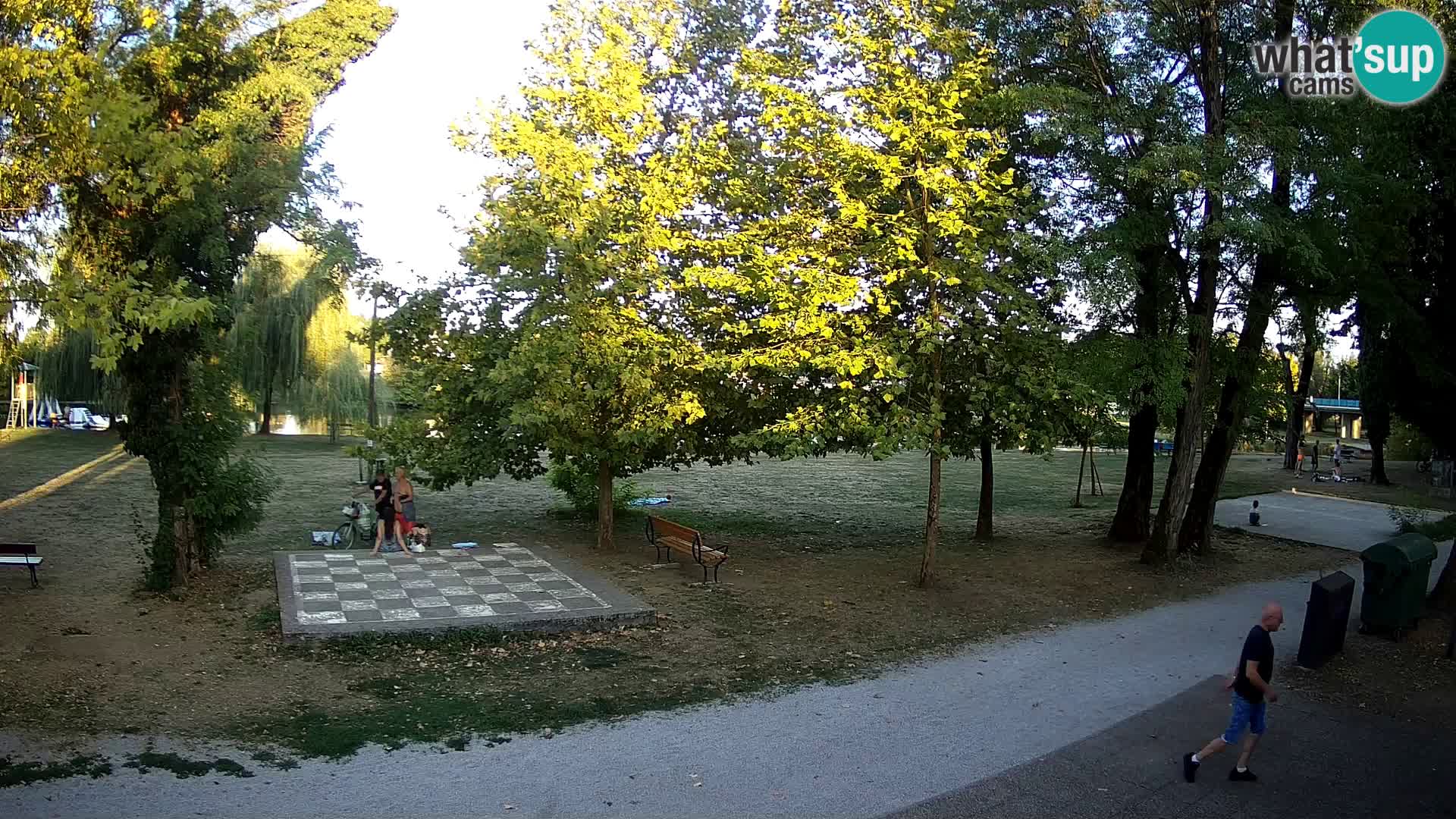 V ŽIVO Spletna kamera Karlovac – mestno kopališče Foginovo – Korana – Hrvaška