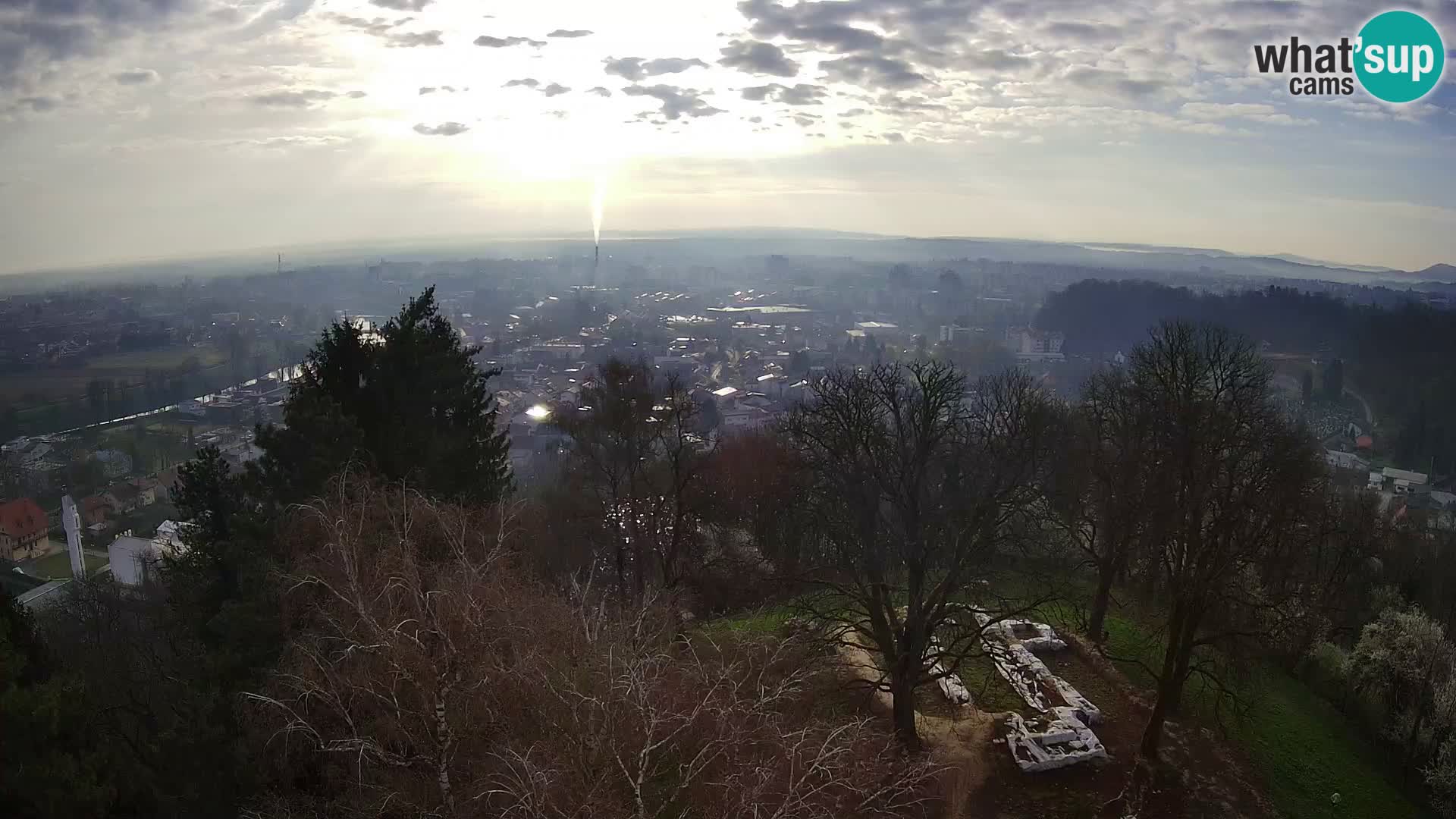 Spletna kamera Karlovac Dubovac grad – Pogled v živo na zgodovinsko znamenitost Karlovca