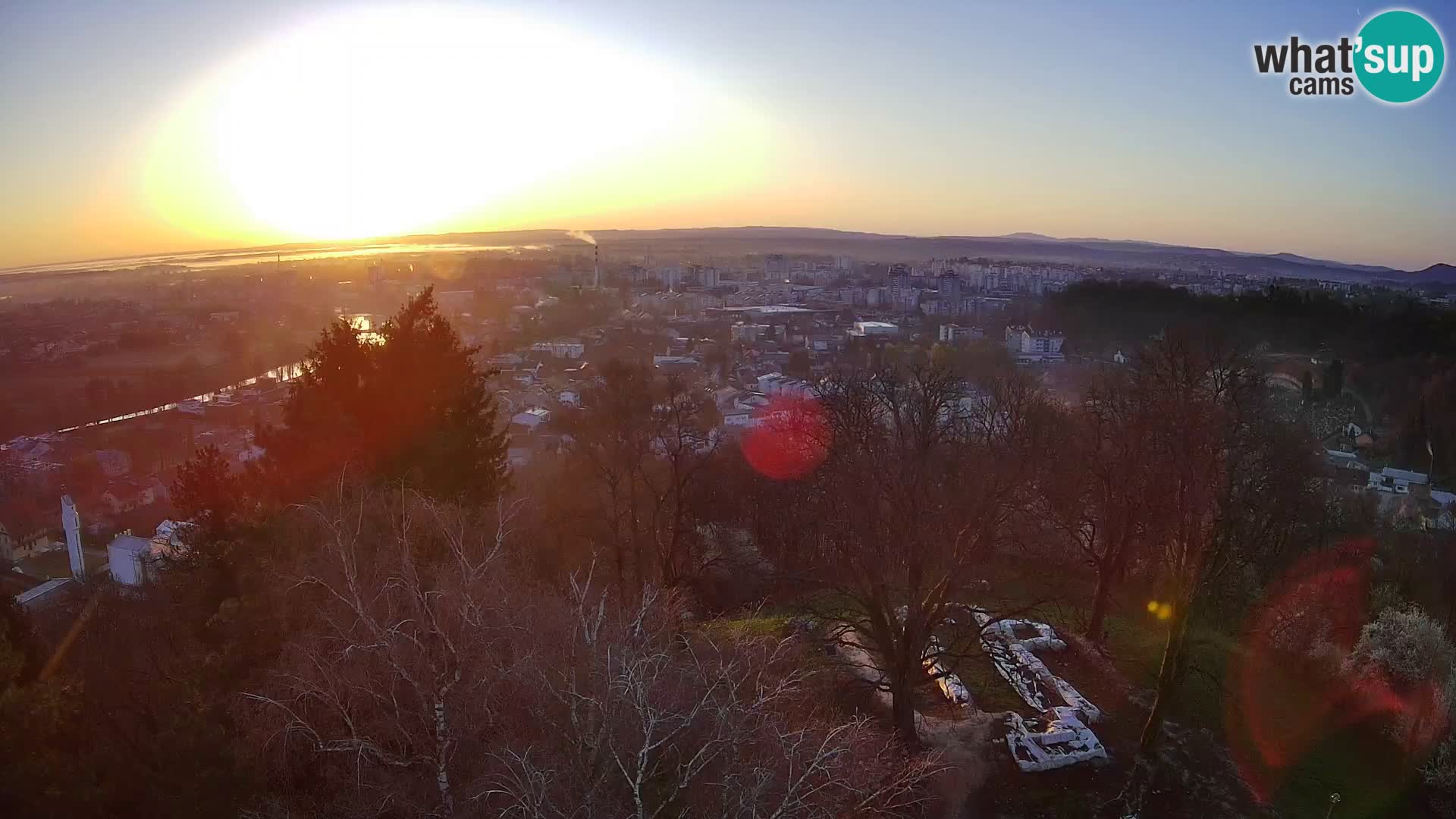 Spletna kamera Karlovac Dubovac grad – Pogled v živo na zgodovinsko znamenitost Karlovca