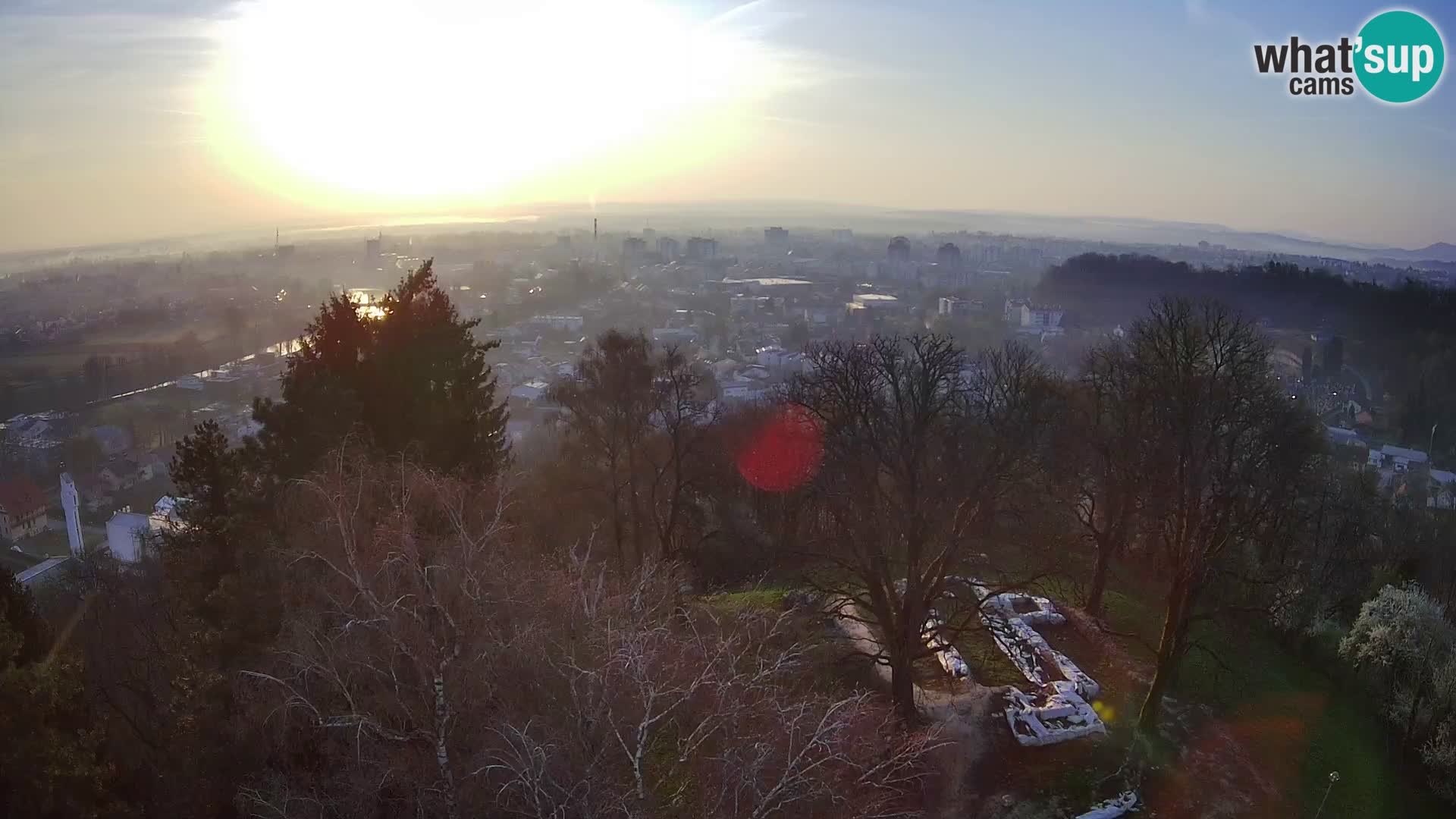 Spletna kamera Karlovac Dubovac grad – Pogled v živo na zgodovinsko znamenitost Karlovca