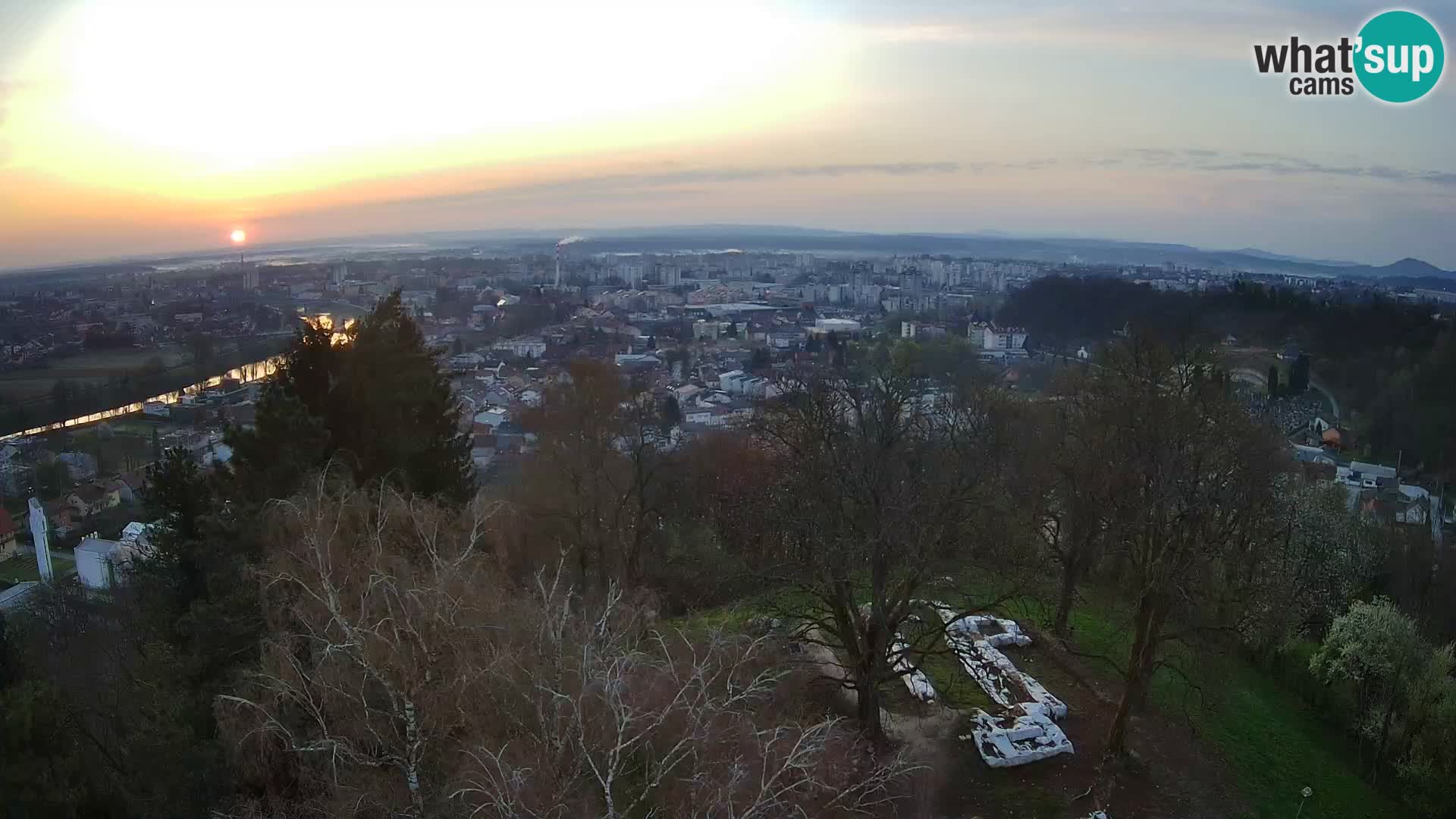 Spletna kamera Karlovac Dubovac grad – Pogled v živo na zgodovinsko znamenitost Karlovca