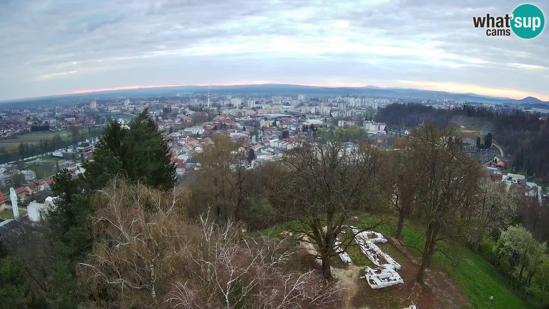 Spletna kamera Karlovac Dubovac grad – Pogled v živo na zgodovinsko znamenitost Karlovca