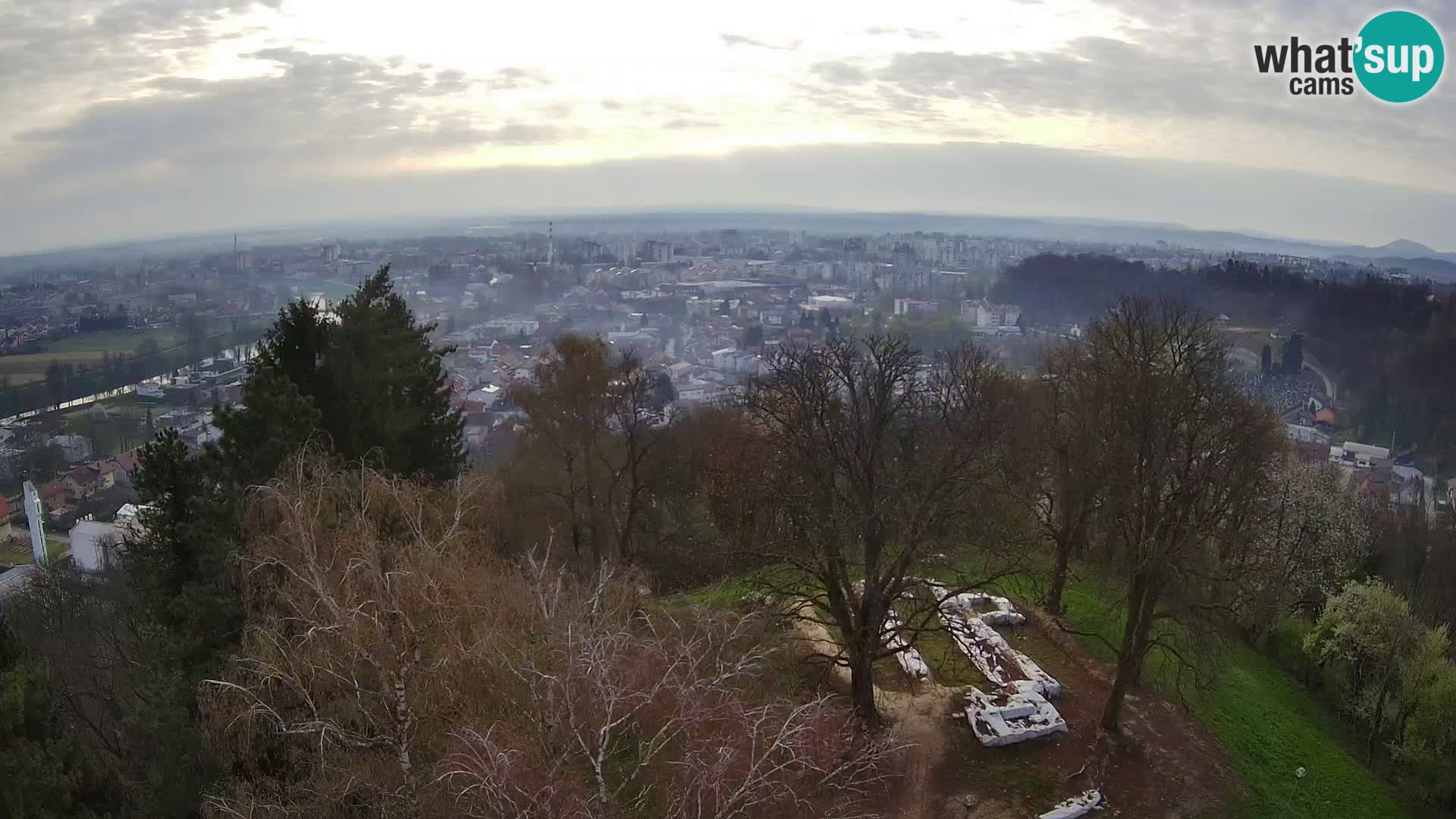 Spletna kamera Karlovac Dubovac grad – Pogled v živo na zgodovinsko znamenitost Karlovca