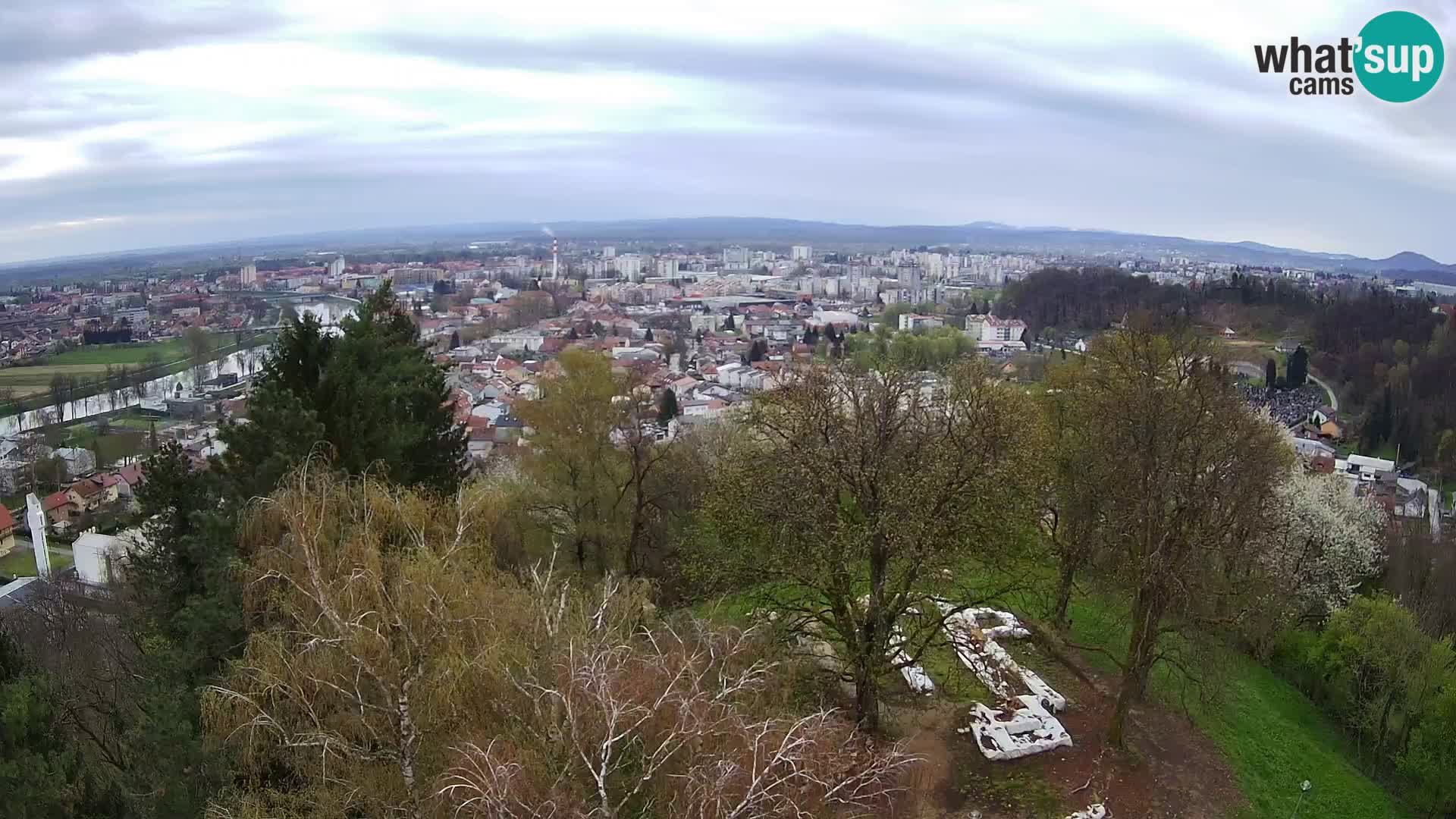 Spletna kamera Karlovac Dubovac grad – Pogled v živo na zgodovinsko znamenitost Karlovca