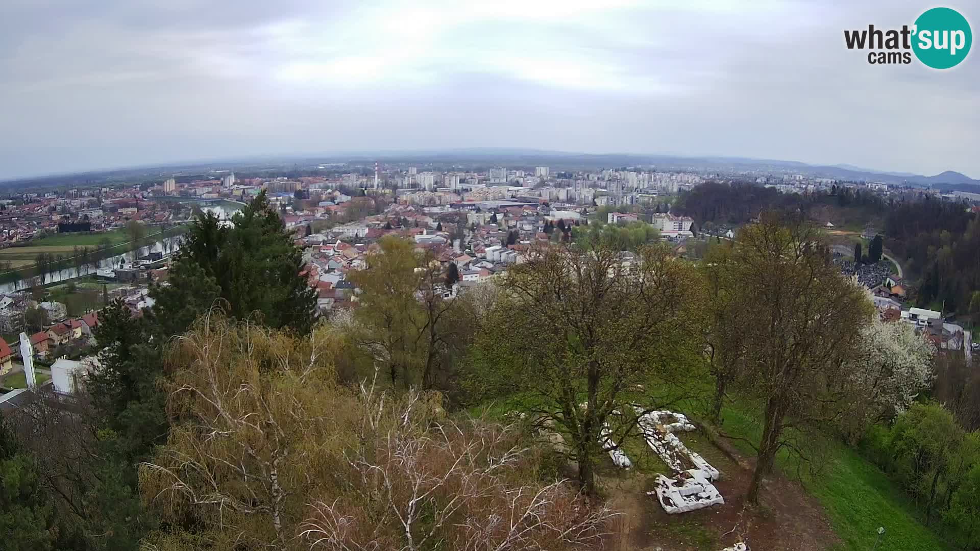 Spletna kamera Karlovac Dubovac grad – Pogled v živo na zgodovinsko znamenitost Karlovca