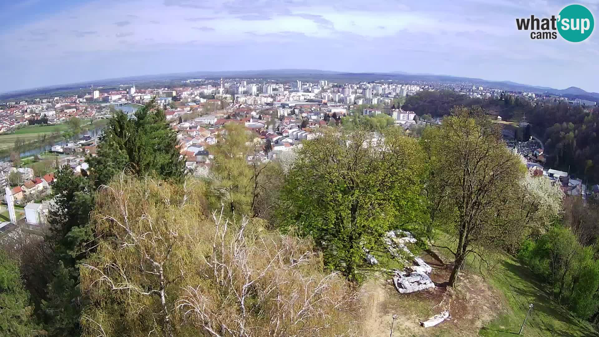 Spletna kamera Karlovac Dubovac grad – Pogled v živo na zgodovinsko znamenitost Karlovca