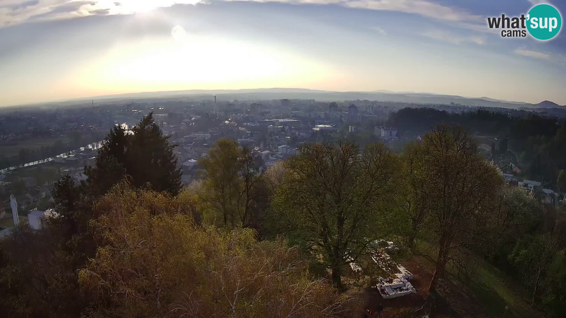 Spletna kamera Karlovac Dubovac grad – Pogled v živo na zgodovinsko znamenitost Karlovca