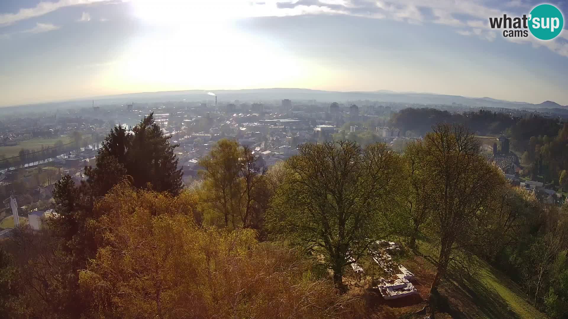 Spletna kamera Karlovac Dubovac grad – Pogled v živo na zgodovinsko znamenitost Karlovca