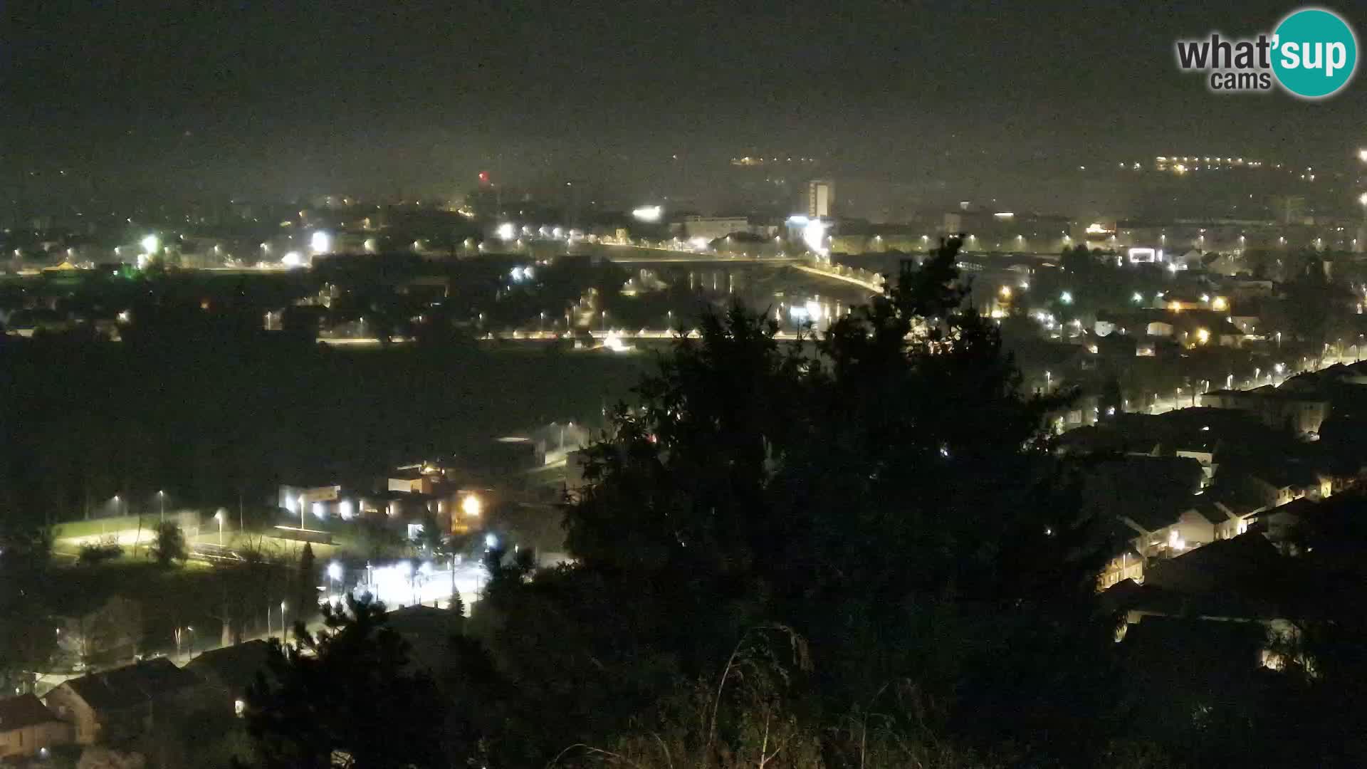 Spletna kamera Karlovac Dubovac grad – Pogled v živo na zgodovinsko znamenitost Karlovca