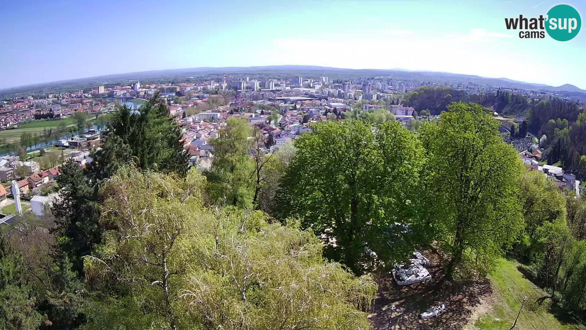 Spletna kamera Karlovac Dubovac grad – Pogled v živo na zgodovinsko znamenitost Karlovca