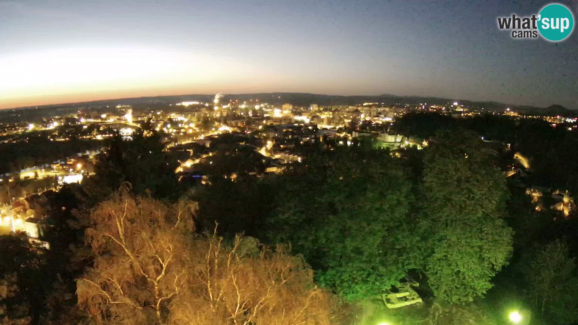 Spletna kamera Karlovac Dubovac grad – Pogled v živo na zgodovinsko znamenitost Karlovca