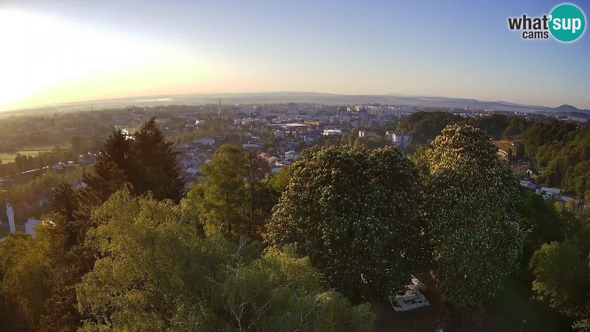 Spletna kamera Karlovac Dubovac grad – Pogled v živo na zgodovinsko znamenitost Karlovca