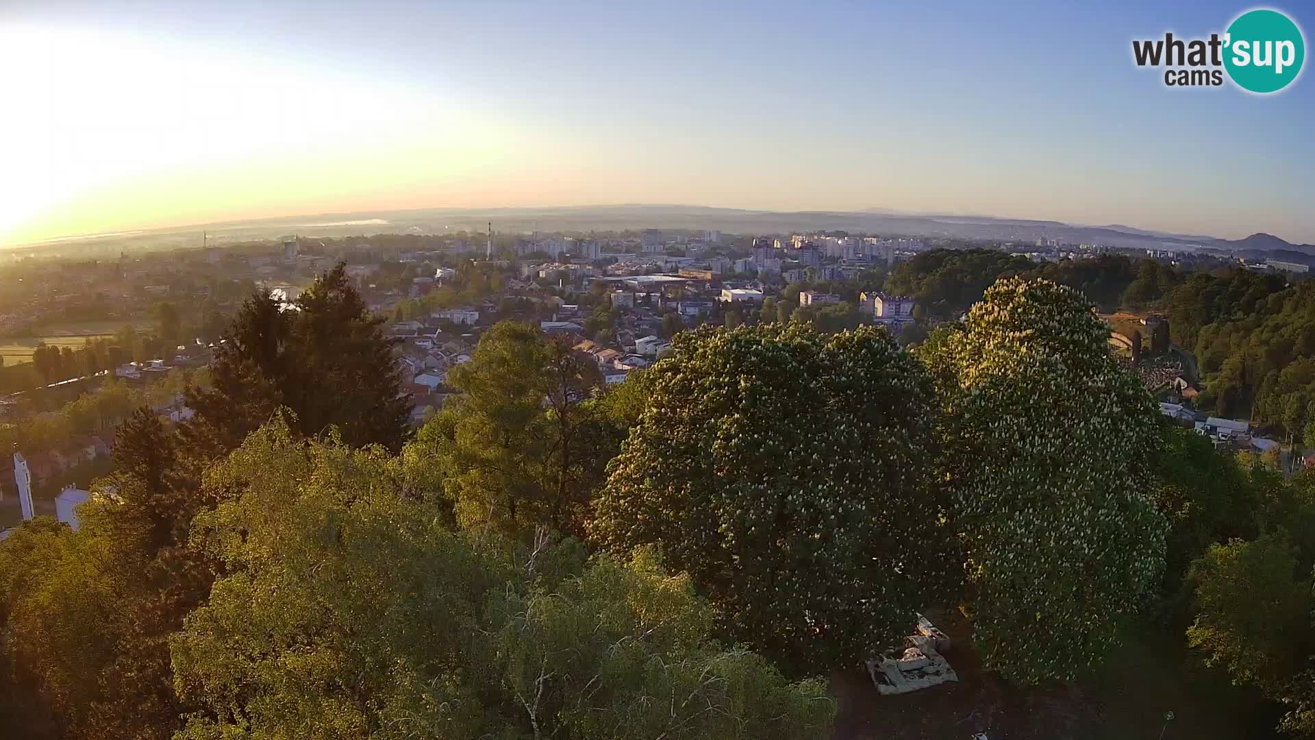 Spletna kamera Karlovac Dubovac grad – Pogled v živo na zgodovinsko znamenitost Karlovca