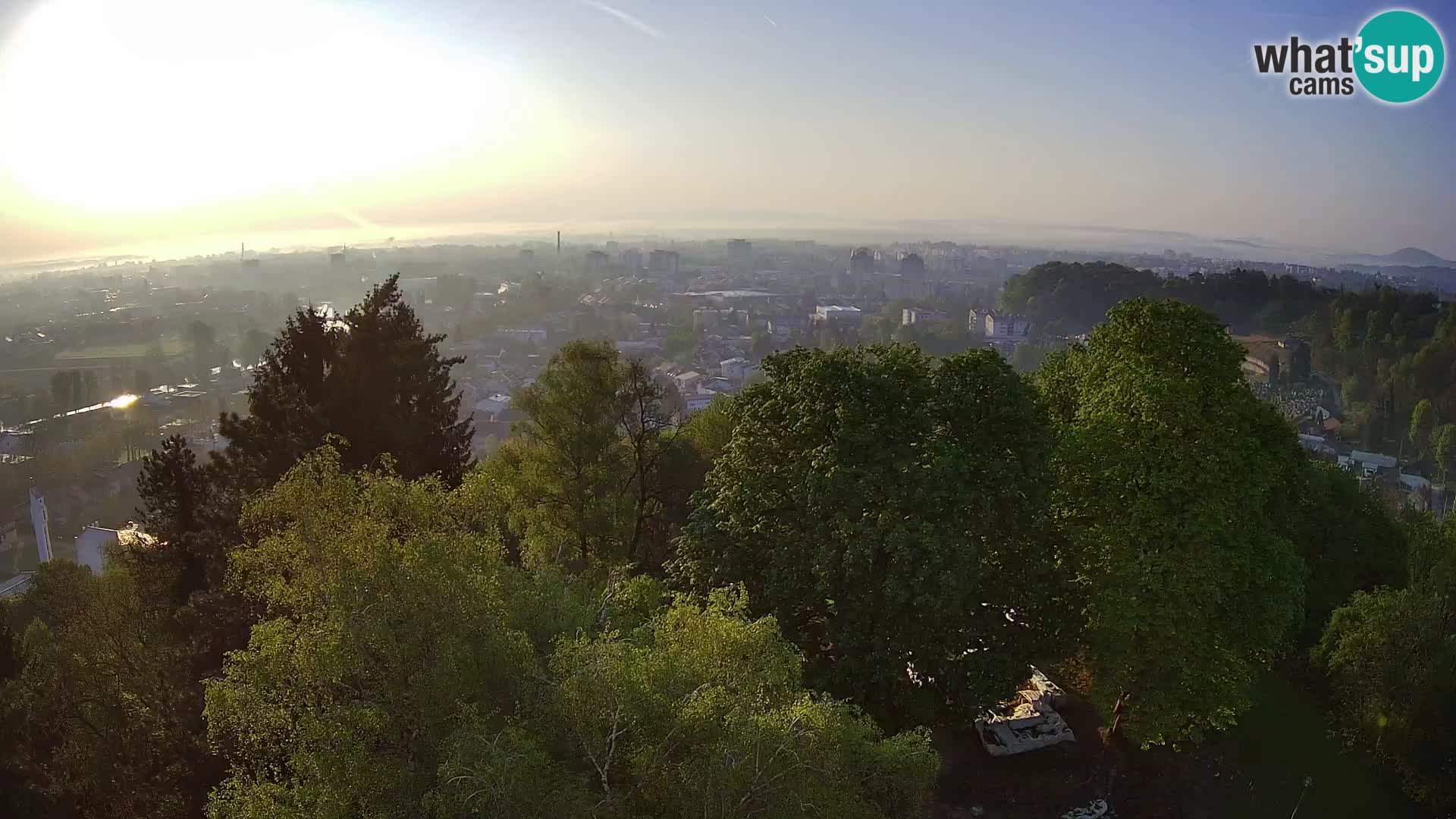 Spletna kamera Karlovac Dubovac grad – Pogled v živo na zgodovinsko znamenitost Karlovca