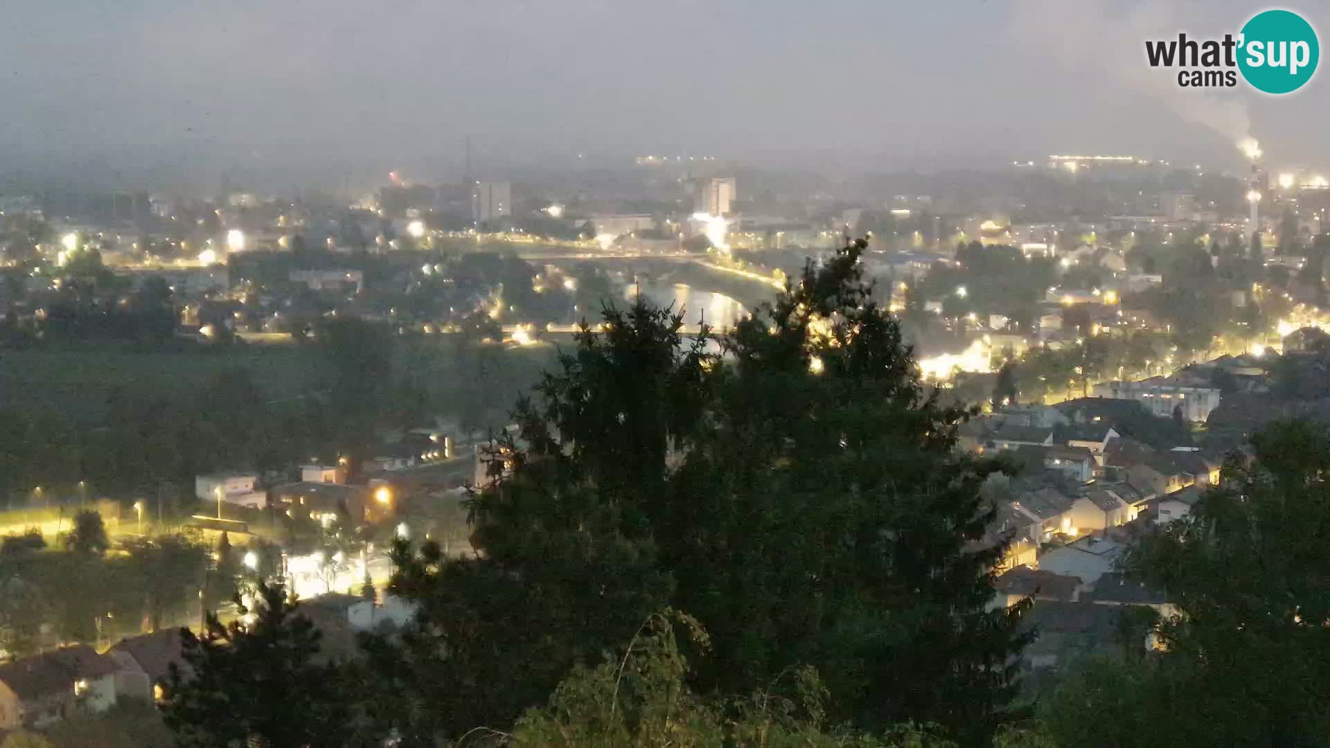 Spletna kamera Karlovac Dubovac grad – Pogled v živo na zgodovinsko znamenitost Karlovca