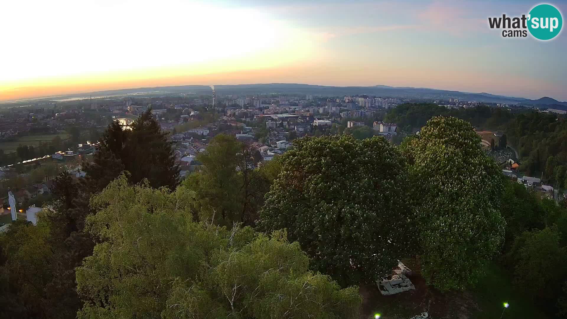 Spletna kamera Karlovac Dubovac grad – Pogled v živo na zgodovinsko znamenitost Karlovca