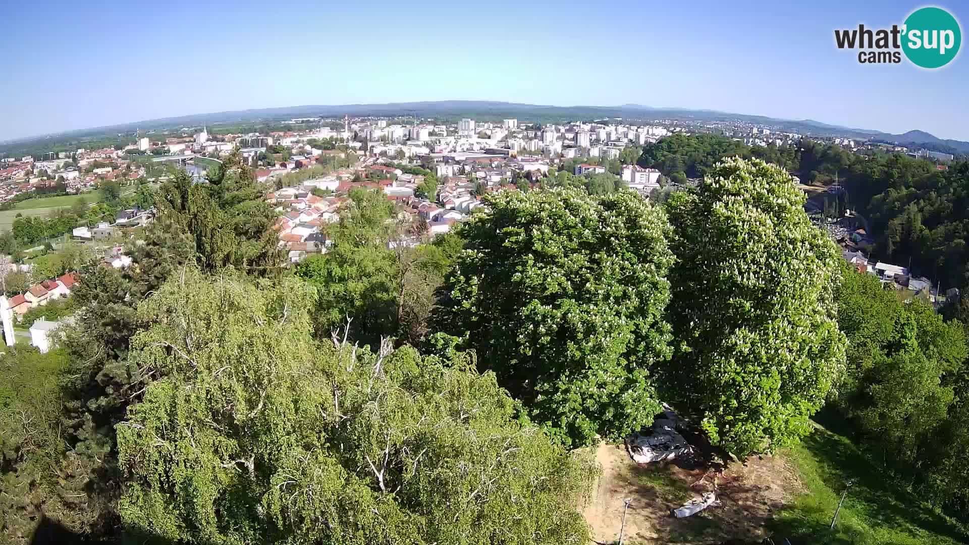 Spletna kamera Karlovac Dubovac grad – Pogled v živo na zgodovinsko znamenitost Karlovca