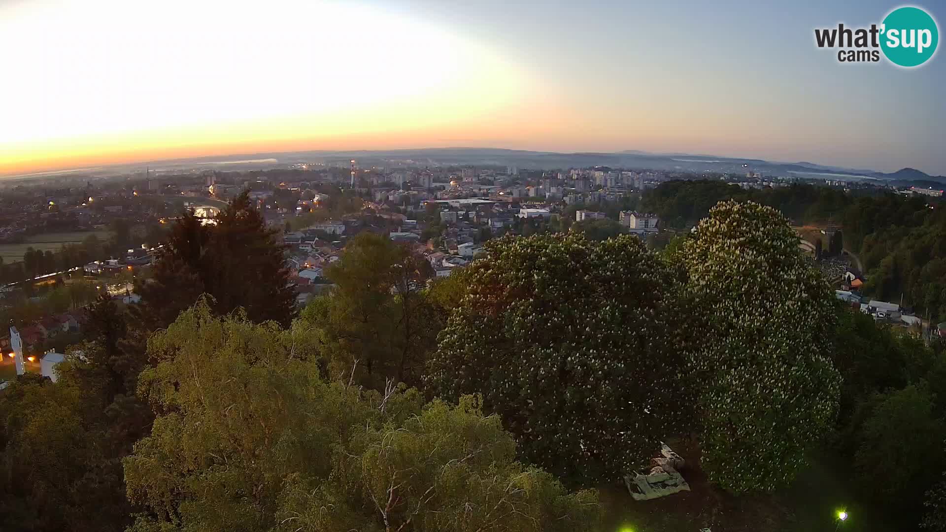 Spletna kamera Karlovac Dubovac grad – Pogled v živo na zgodovinsko znamenitost Karlovca