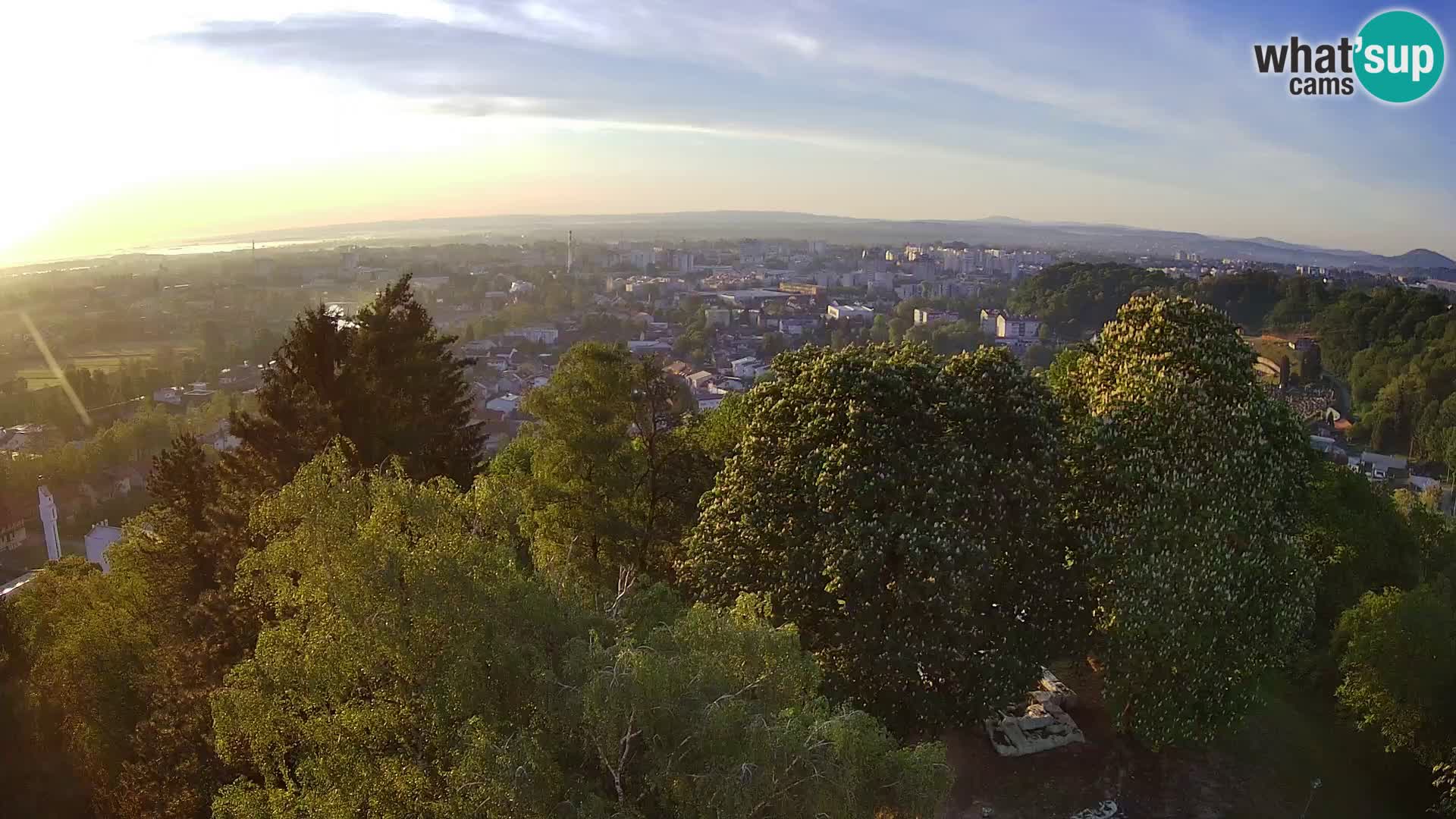 Spletna kamera Karlovac Dubovac grad – Pogled v živo na zgodovinsko znamenitost Karlovca