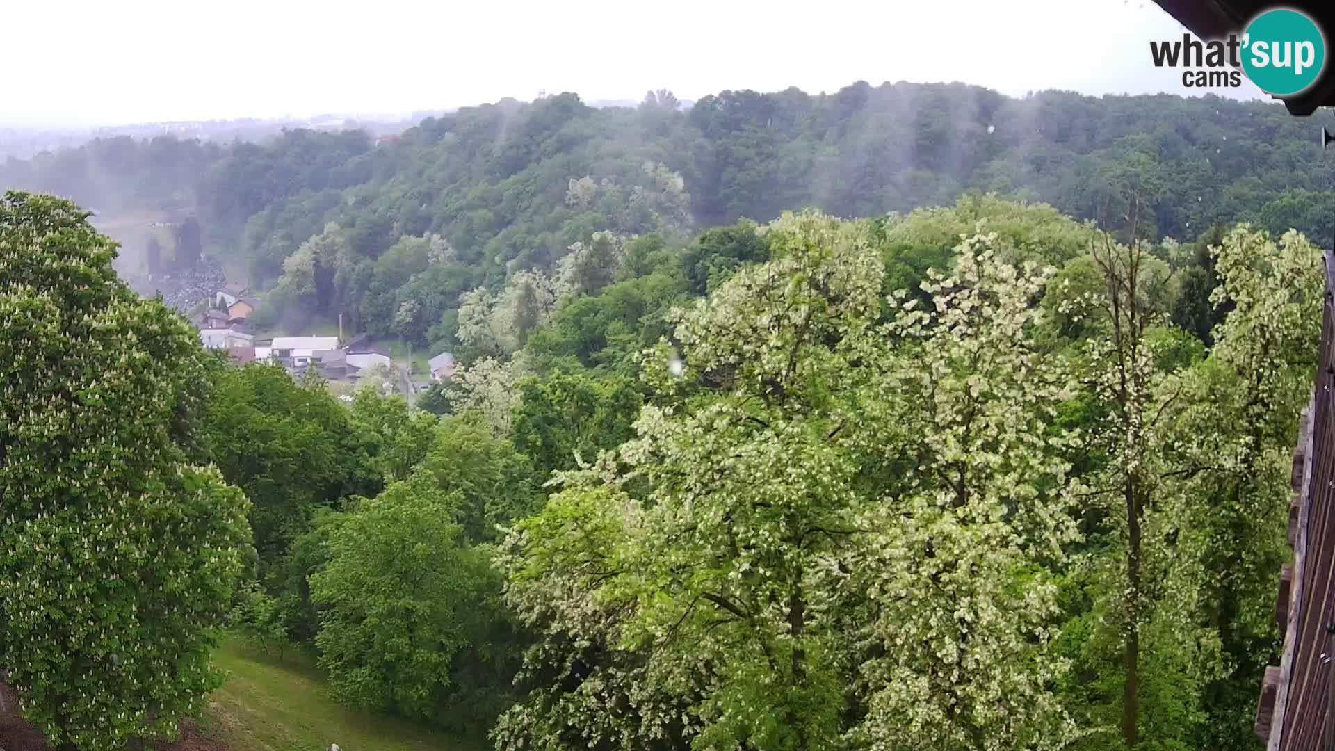 Spletna kamera Karlovac Dubovac grad – Pogled v živo na zgodovinsko znamenitost Karlovca