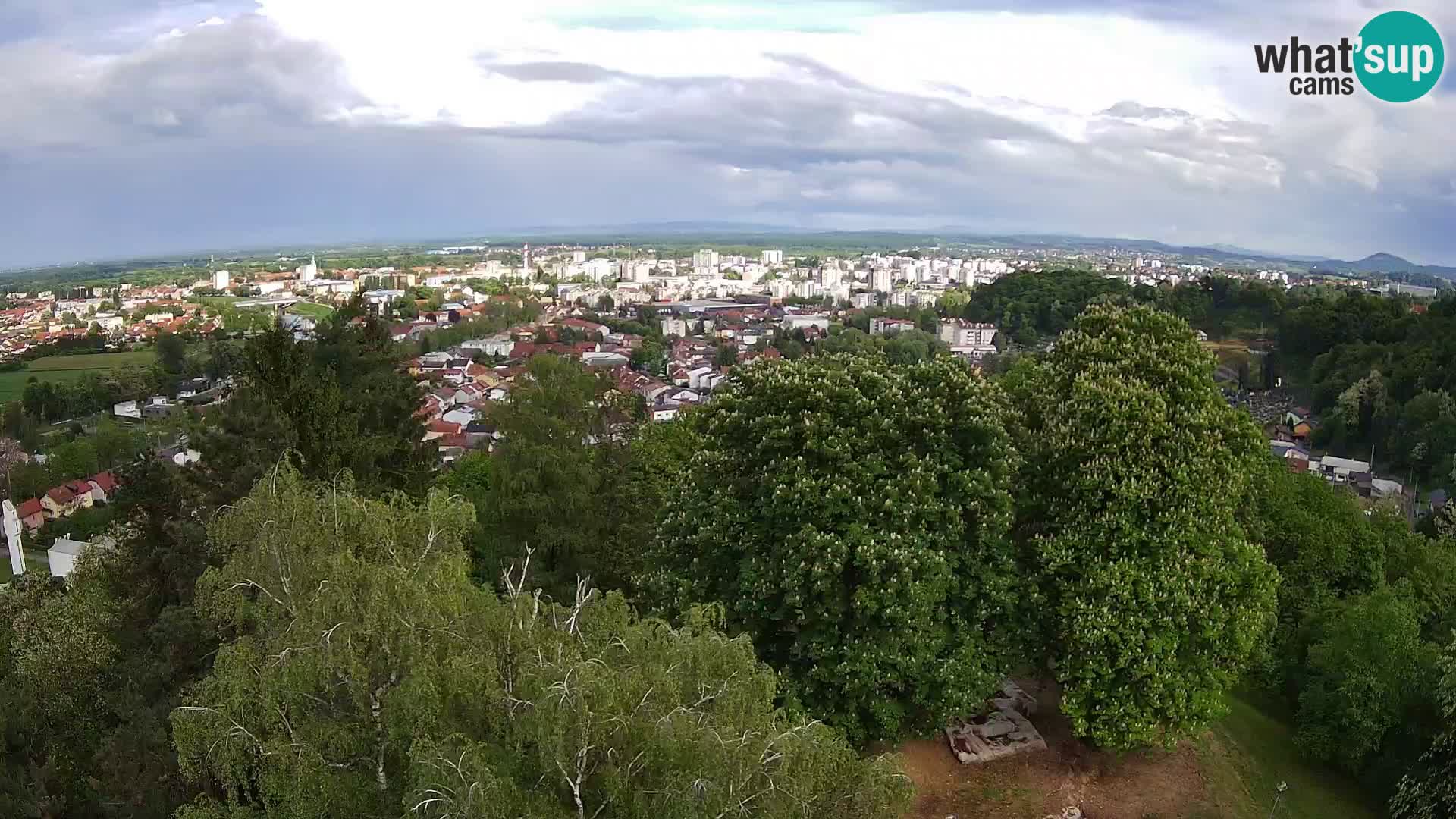 Spletna kamera Karlovac Dubovac grad – Pogled v živo na zgodovinsko znamenitost Karlovca