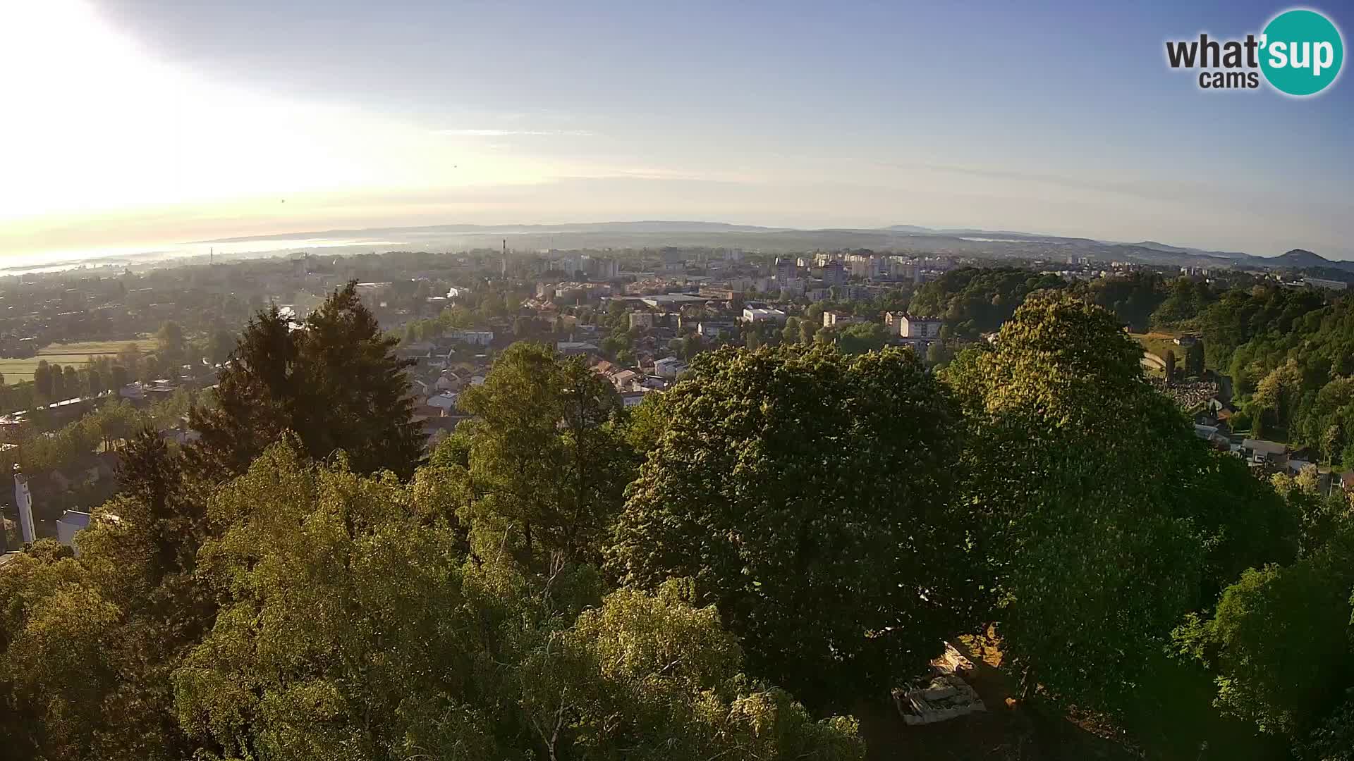 Spletna kamera Karlovac Dubovac grad – Pogled v živo na zgodovinsko znamenitost Karlovca