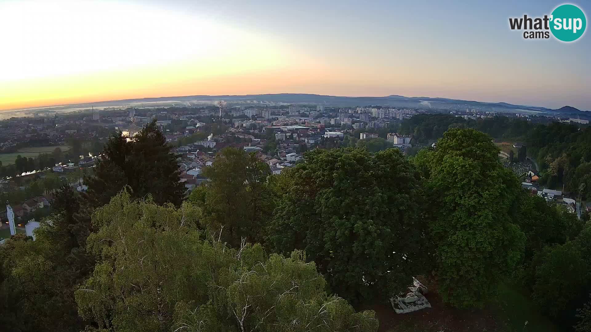Spletna kamera Karlovac Dubovac grad – Pogled v živo na zgodovinsko znamenitost Karlovca
