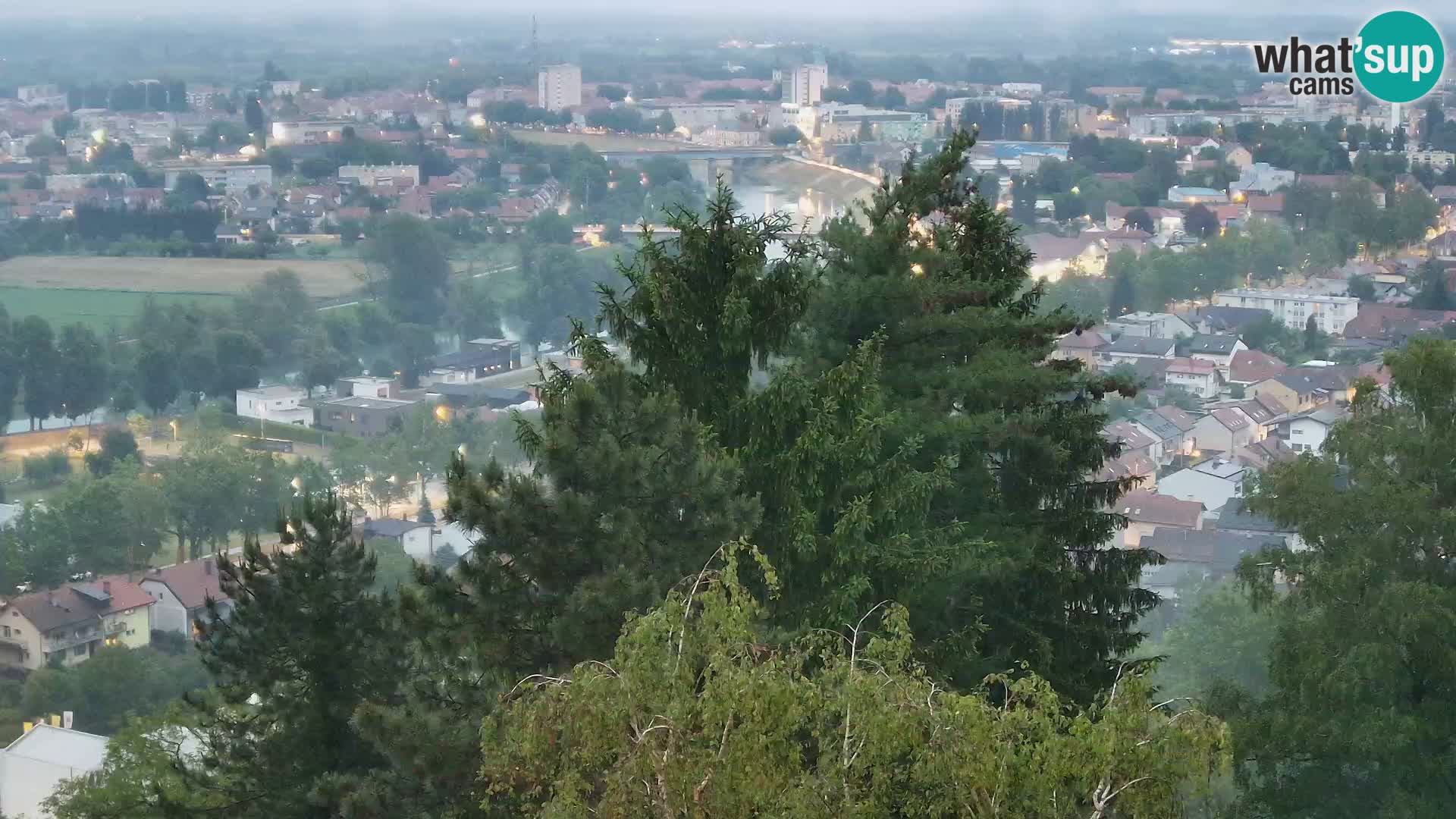 Spletna kamera Karlovac Dubovac grad – Pogled v živo na zgodovinsko znamenitost Karlovca
