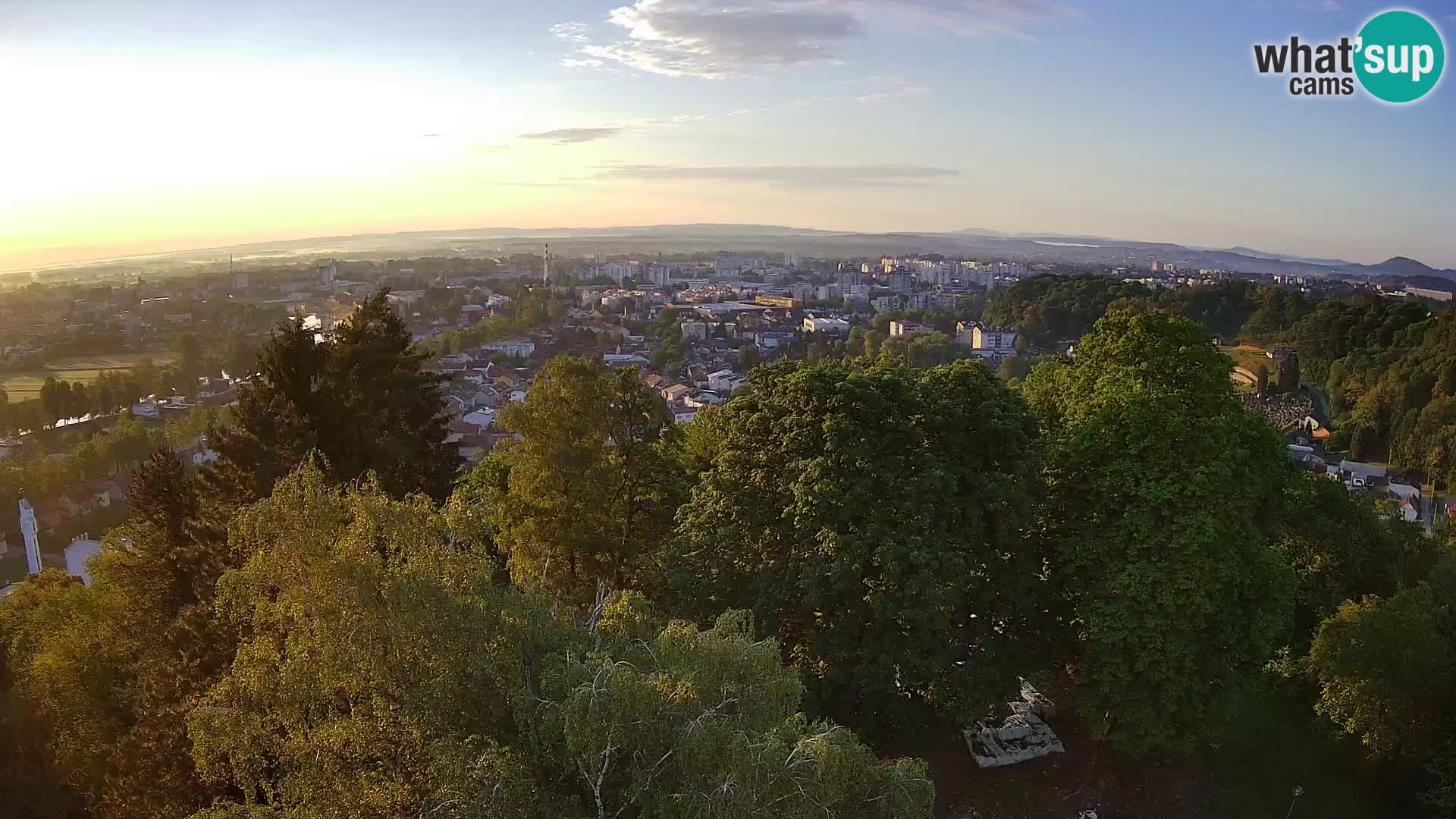 Spletna kamera Karlovac Dubovac grad – Pogled v živo na zgodovinsko znamenitost Karlovca