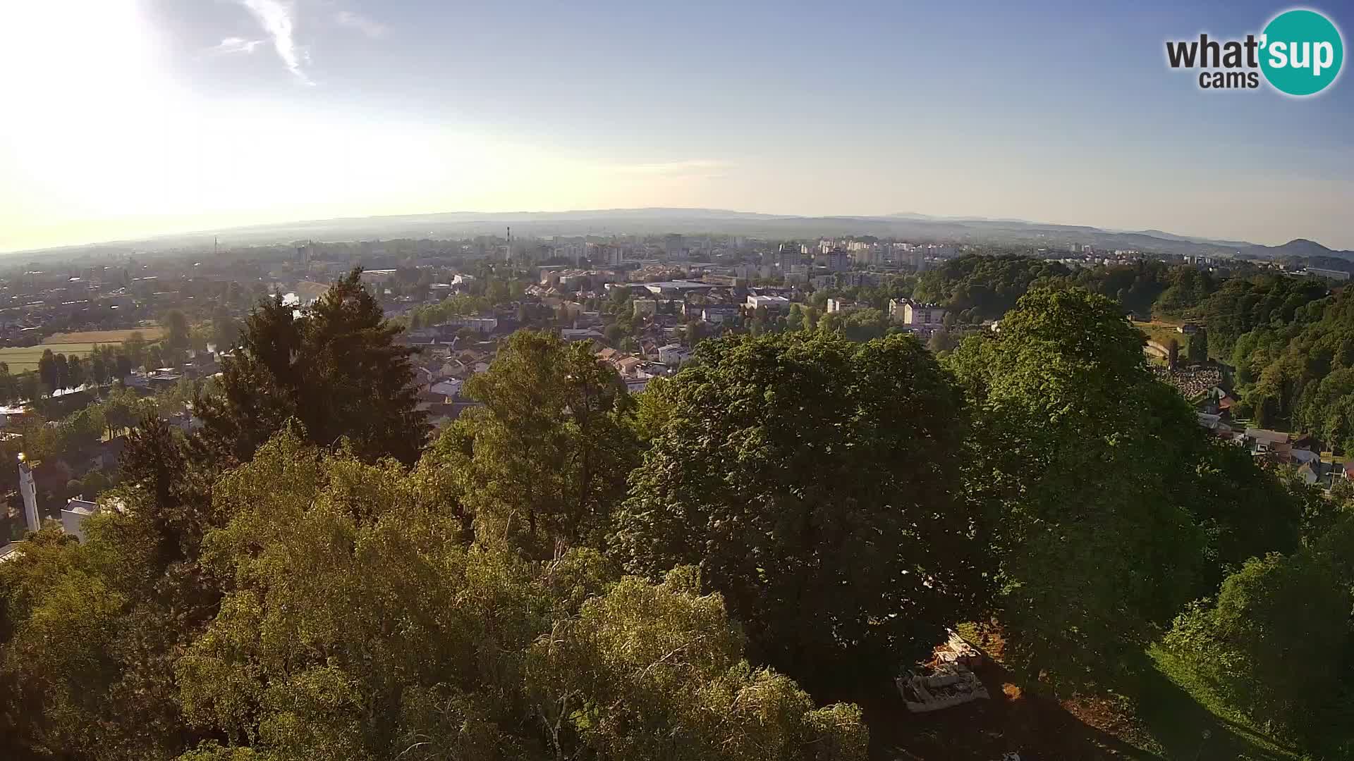 Spletna kamera Karlovac Dubovac grad – Pogled v živo na zgodovinsko znamenitost Karlovca