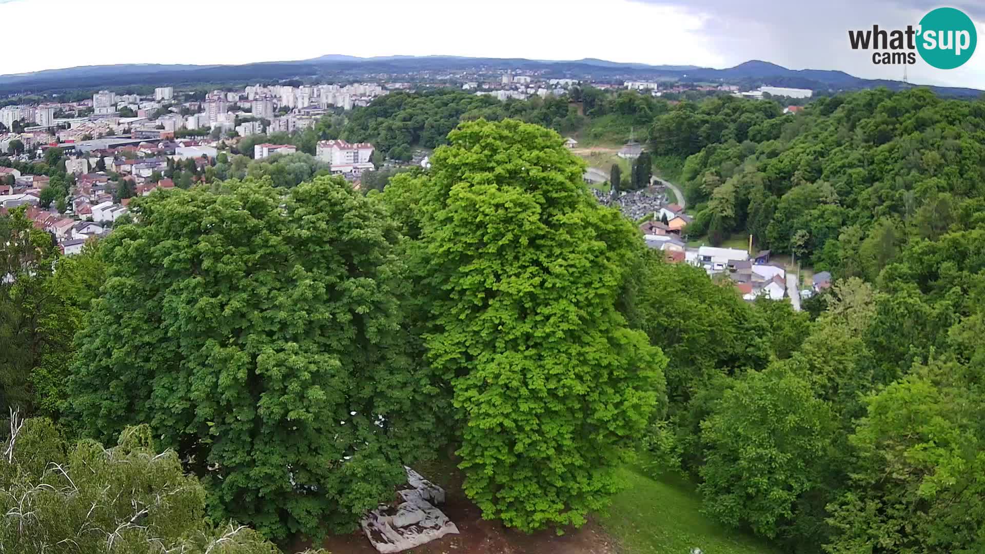 Spletna kamera Karlovac Dubovac grad – Pogled v živo na zgodovinsko znamenitost Karlovca